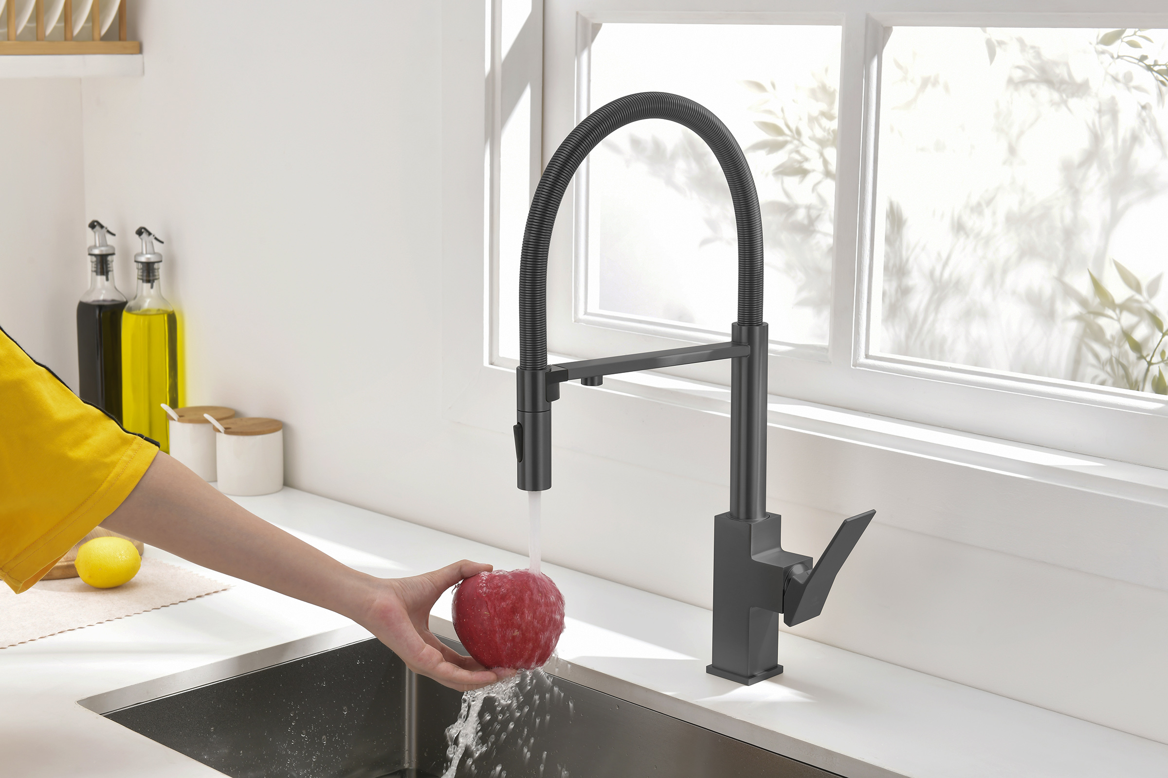 05126-Q Смес. для кухни с гиб МАГ. изл. и под. фильт. (ГРАФИТ) GANZER (10/1шт)