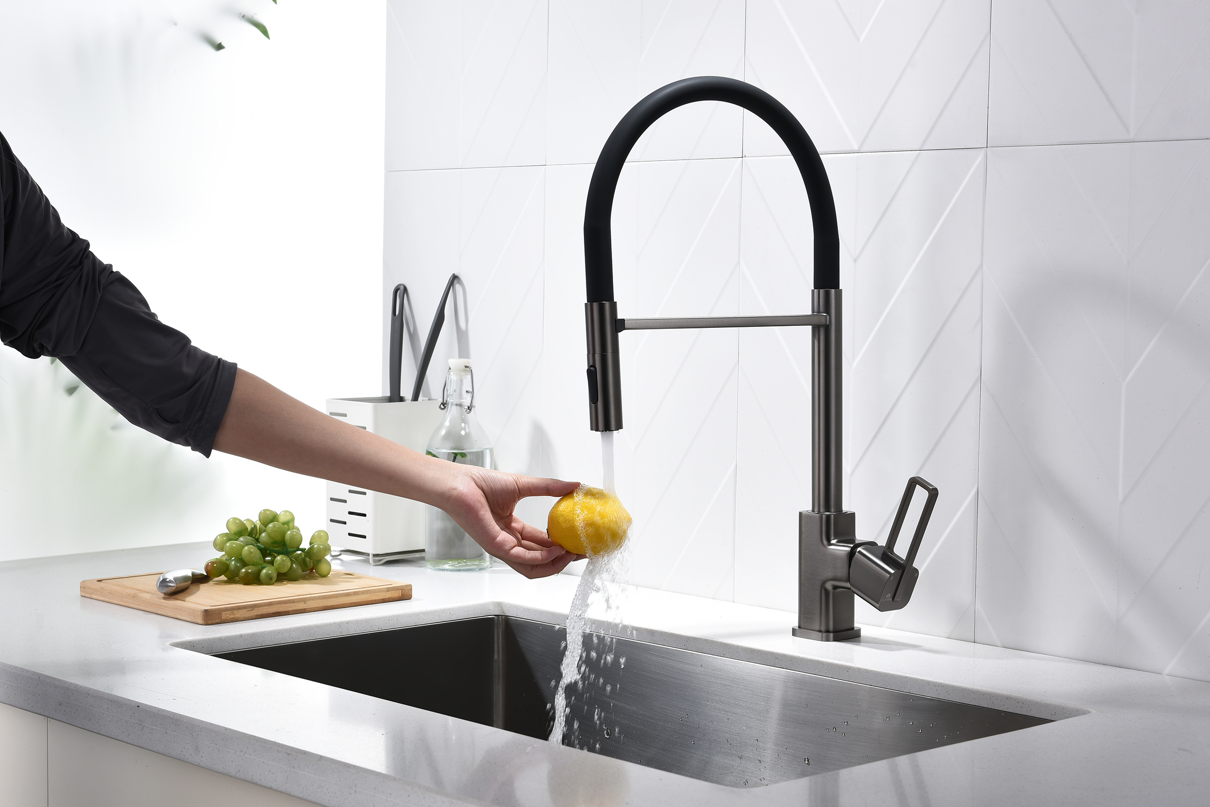 12127-QC Смеситель для кухни с гиб. МАГНИТ. изливом (ГРАФИТ+ЧЕР.) GANZER (10/1шт)