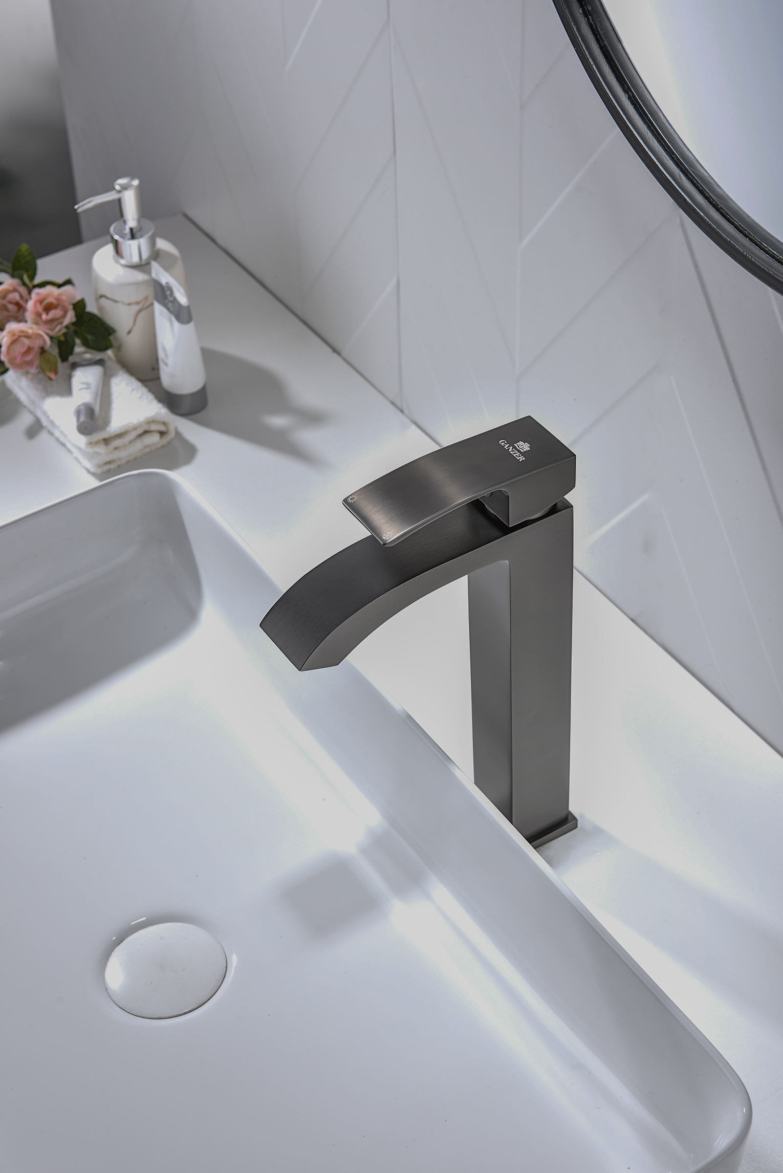 44112-Q Смеситель од. для раковины-чаши (ГРАФИТ) GANZER (10/1шт)