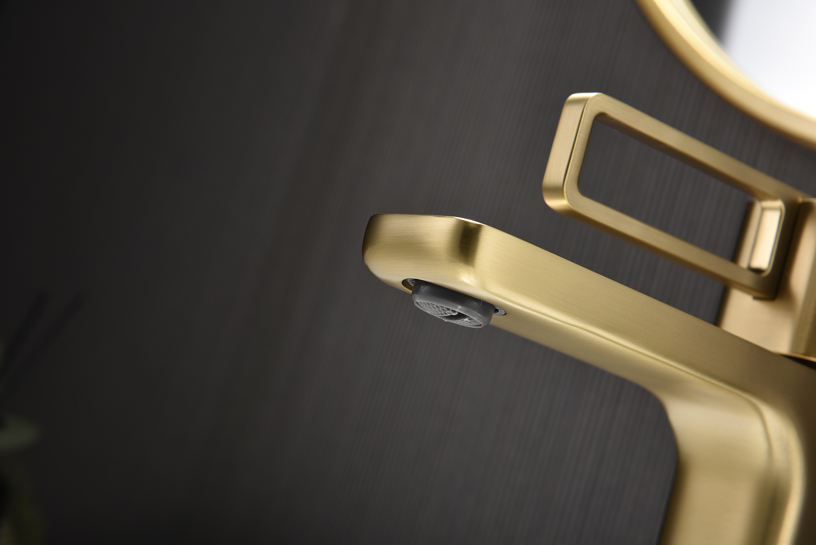 12111-S Смеситель од. для раковины (Мат. Золото) GANZER (10/1шт)