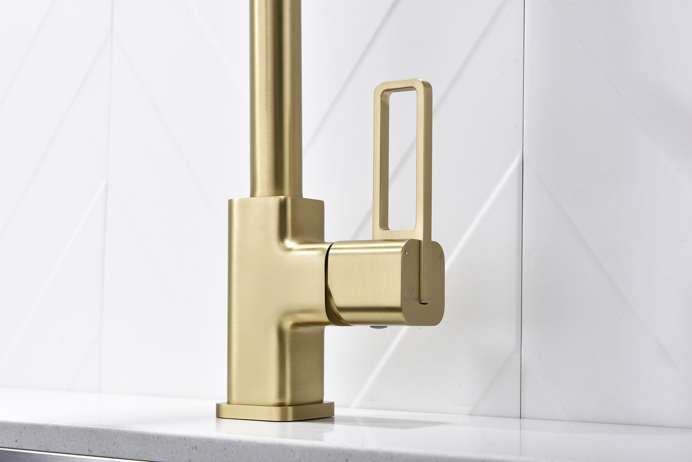 12127-SC Смеситель для кухни с гиб. МАГНИТ. изливом (Мат. Золото+ЧЕР.) GANZER (10/1шт)