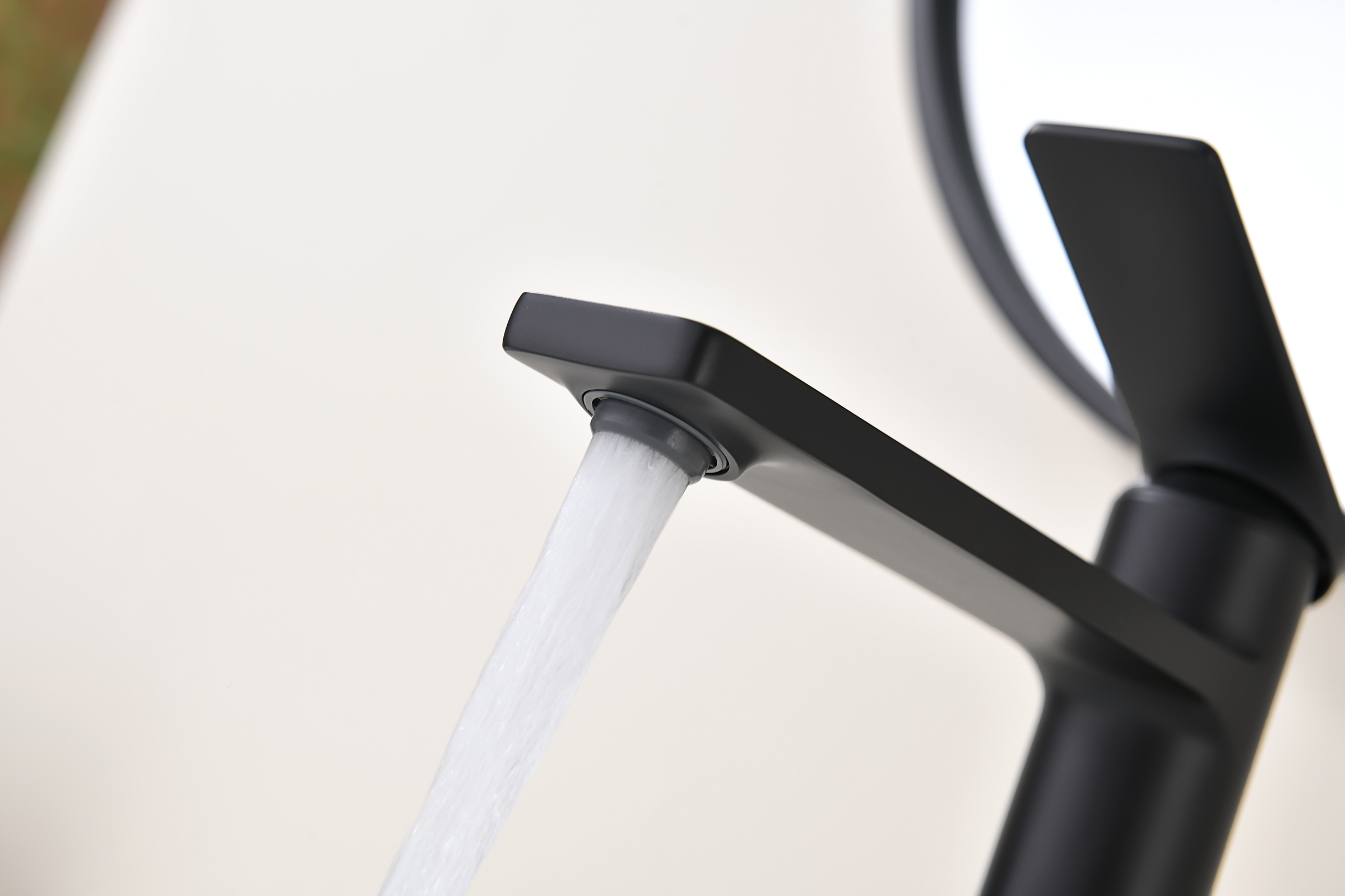 07112-C Смеситель од. для раковины-чаши (ЧЕРНЫЙ) GANZER (10/1шт)