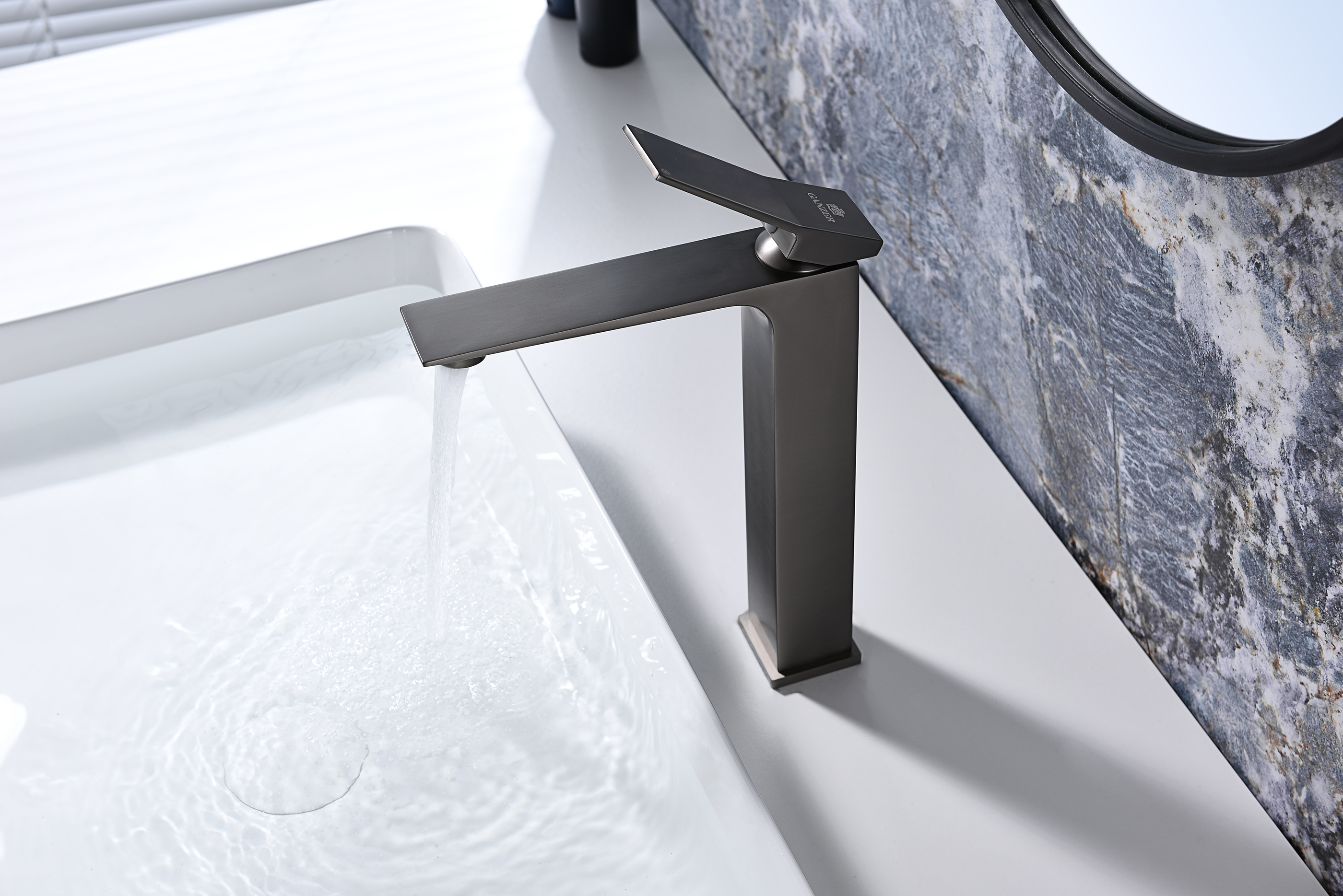 05112-Q Смеситель од. для раковины-чаши (ГРАФИТ) GANZER (10/1шт)