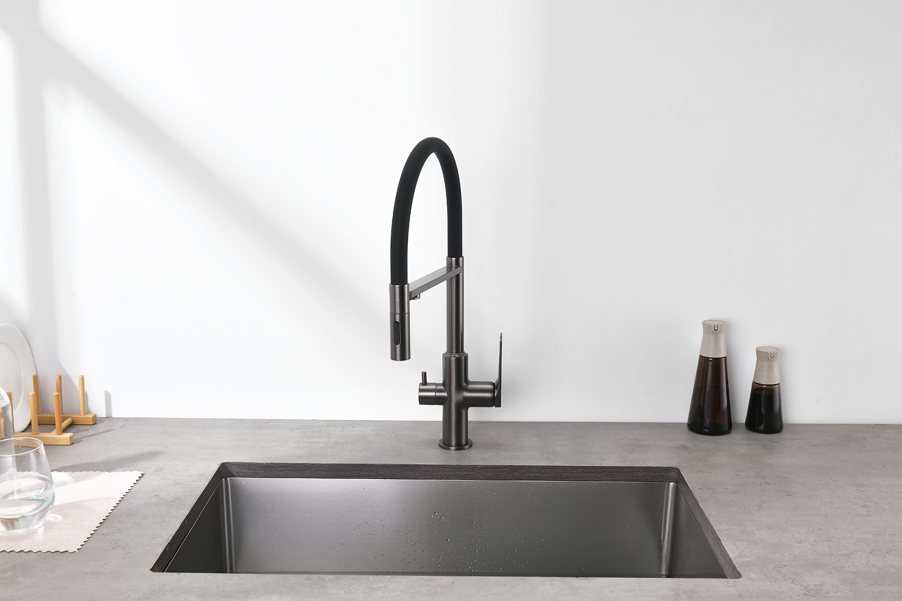 07127-Q Смес. для кухни с гиб МАГ. изл. и под. фильт. (ГРАФИТ+ЧЕР.) GANZER (10/1шт)