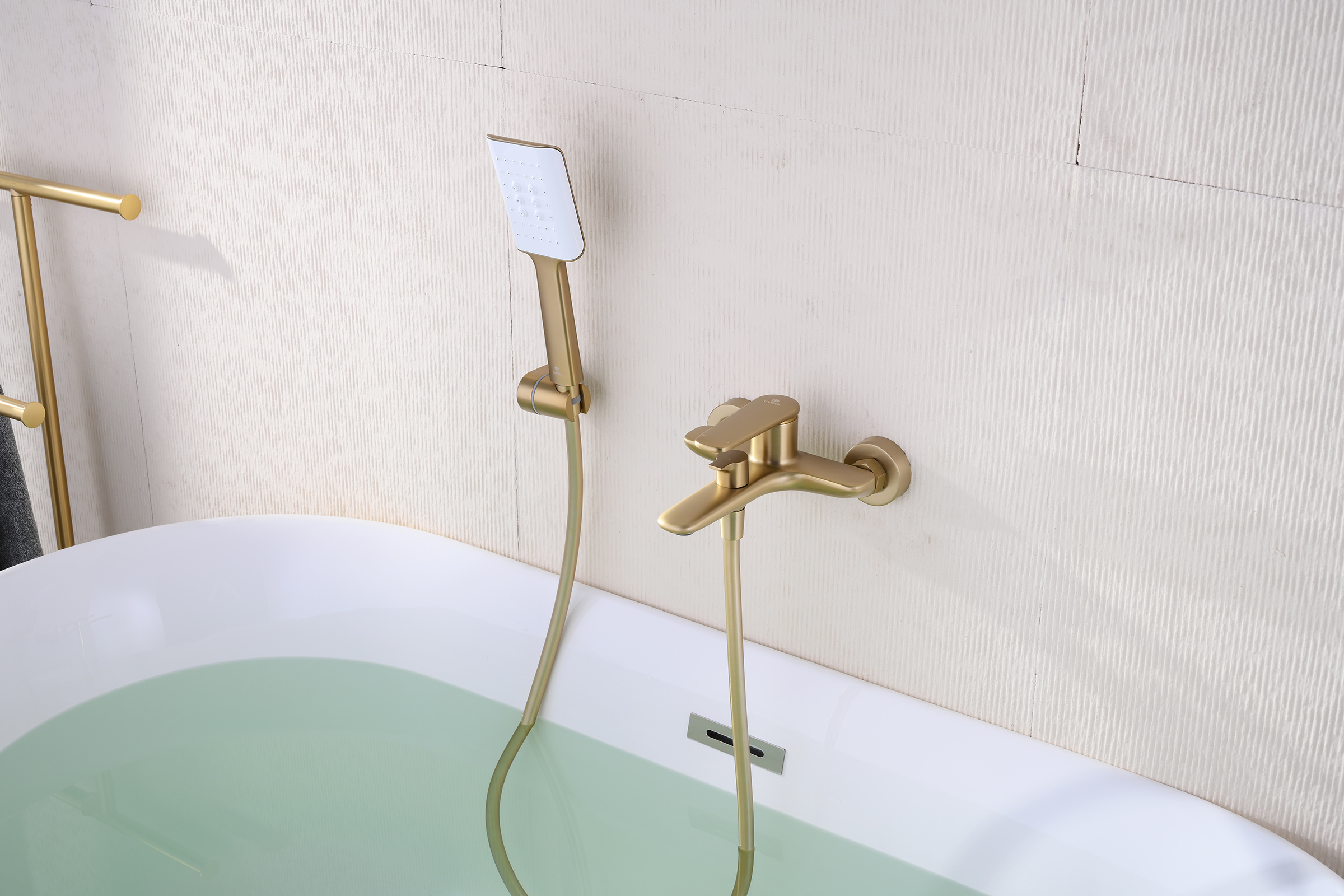 02131-S Смеситель од. для ванны кор. (Мат. Золото)  GANZER  (8/1шт)