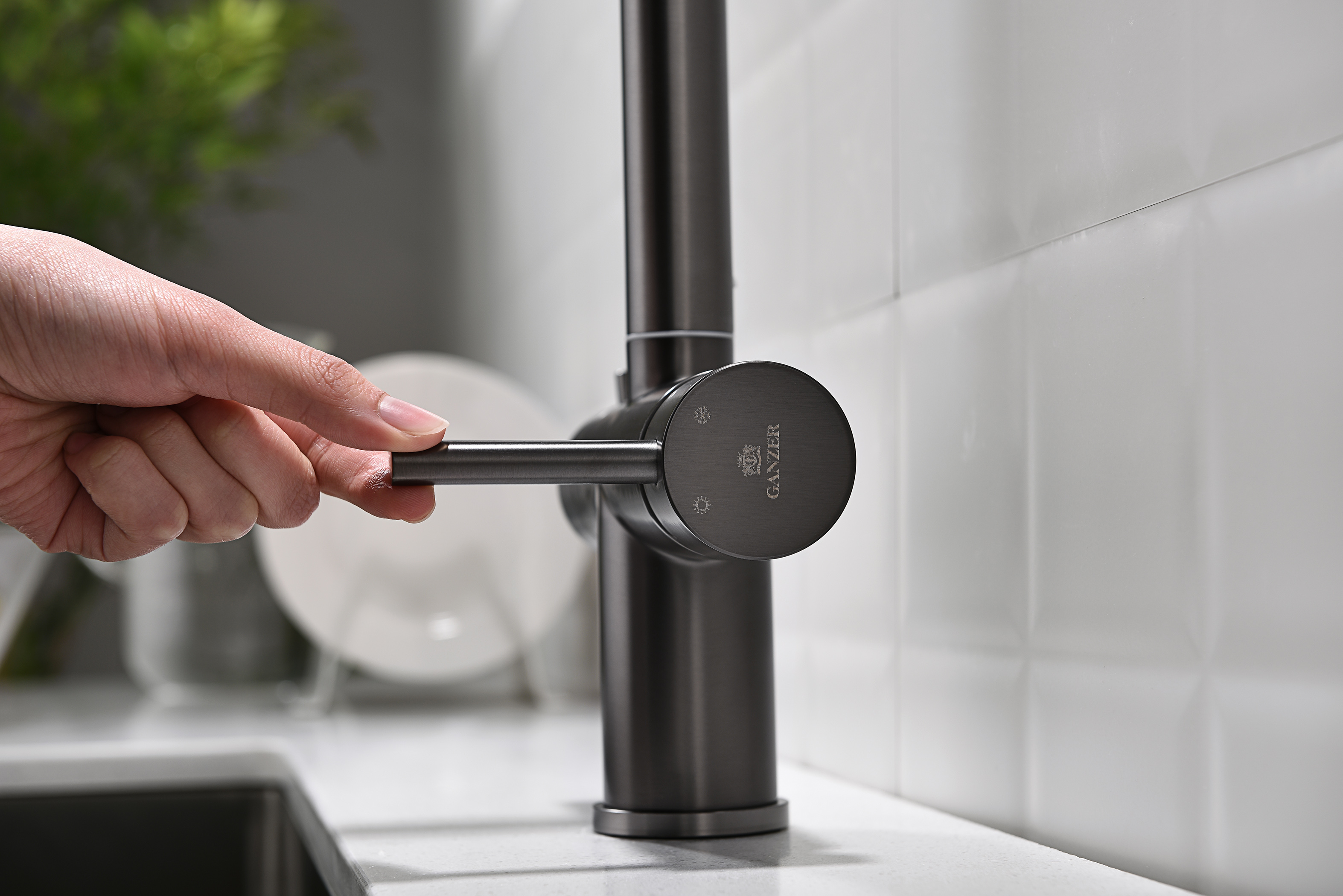 16036-Q Смес. од. для кухни с ВЫД. лейкой и подк. ФИЛЬТ. (ГРАФИТ)  GANZER (10/1шт)