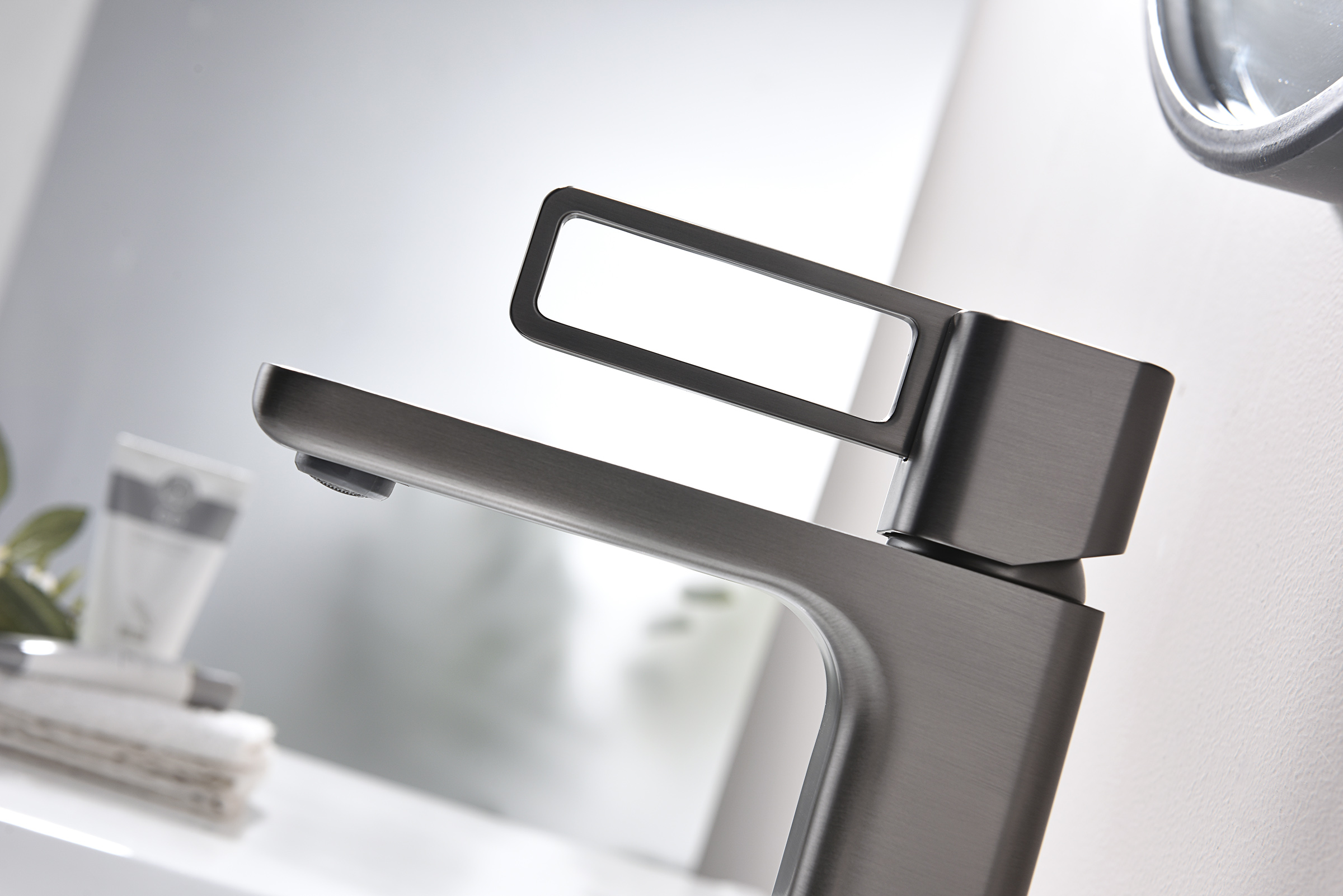 12111-Q Смеситель од. для раковины (ГРАФИТ) GANZER (10/1шт)