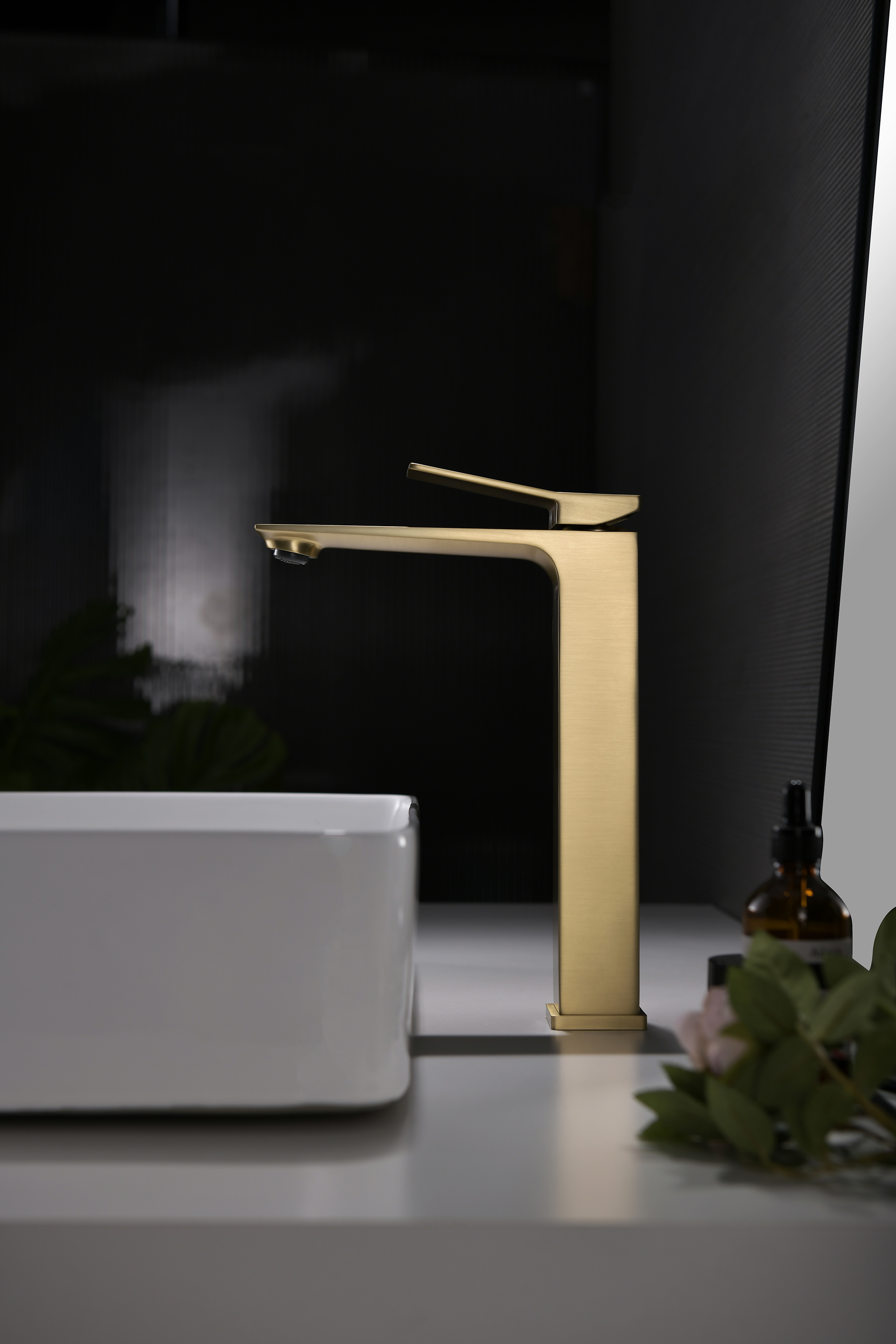 05112-S Смеситель од. для раковины-чаши (Мат. Золото) GANZER (10/1шт)