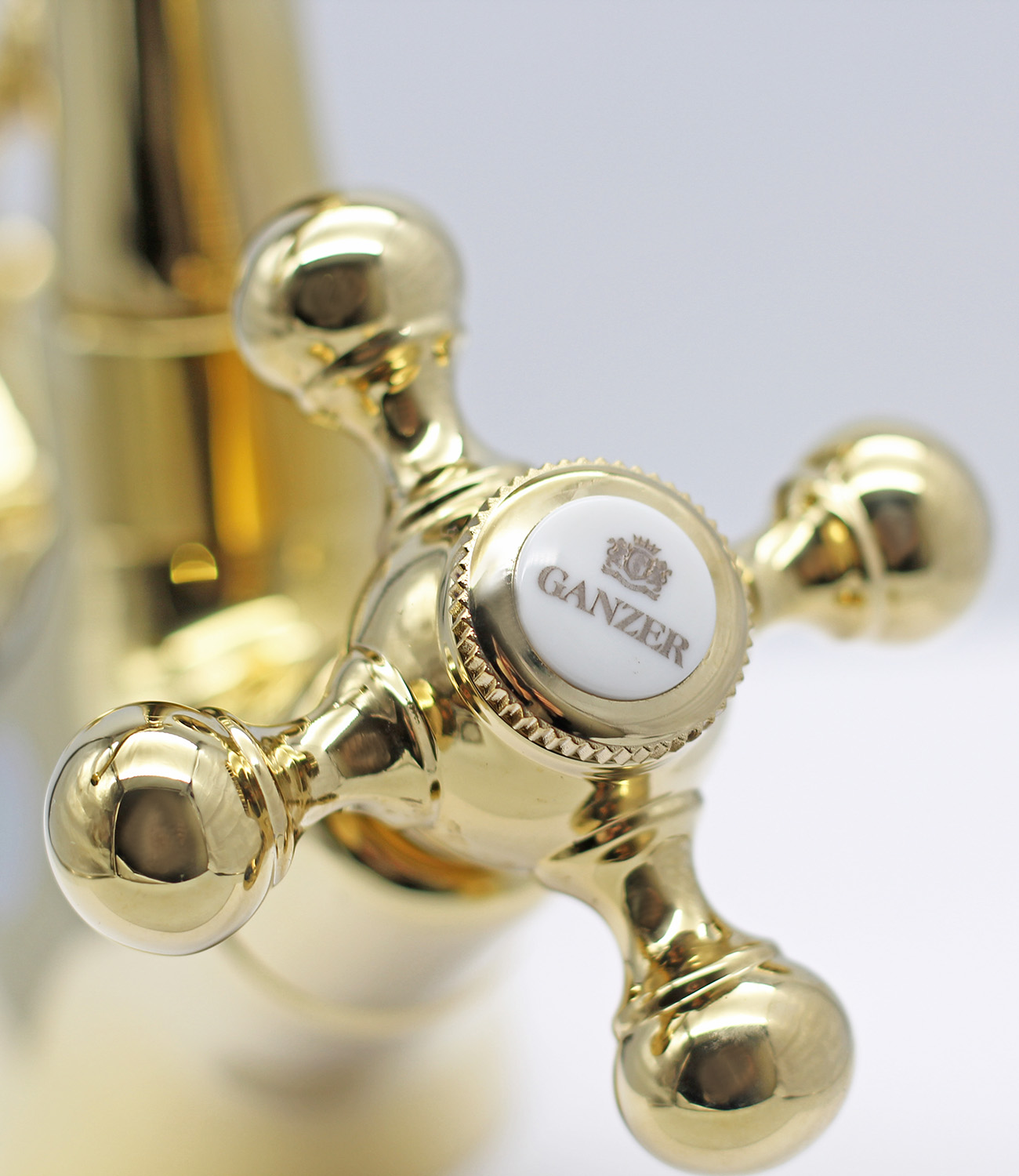 09112-E Смеситель двухвент. для умыв. (ЗОЛОТО)  GANZER (10/1шт)