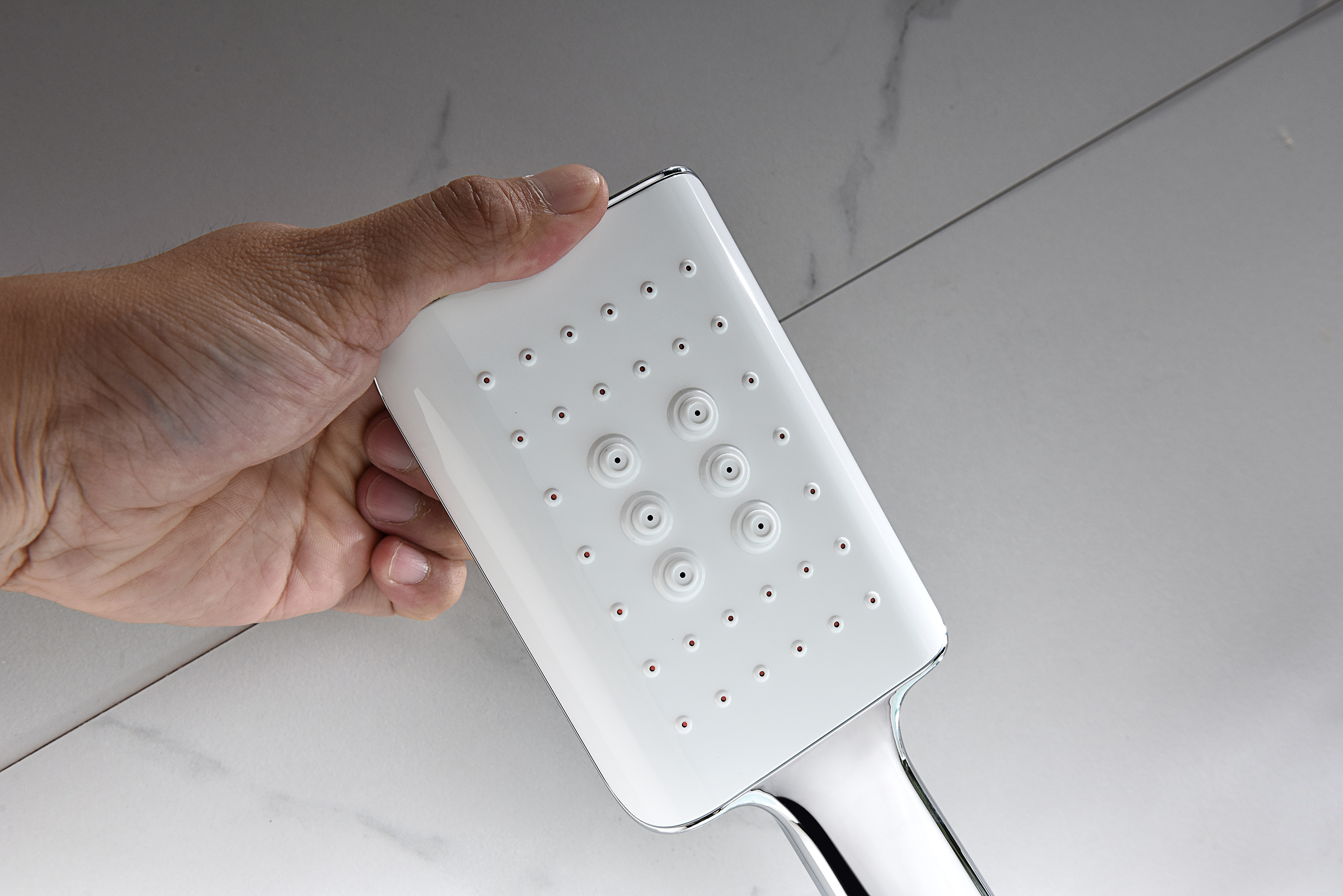 07132 Смеситель од. для ванны кор. (ХРОМ)  GANZER  (8/1шт)