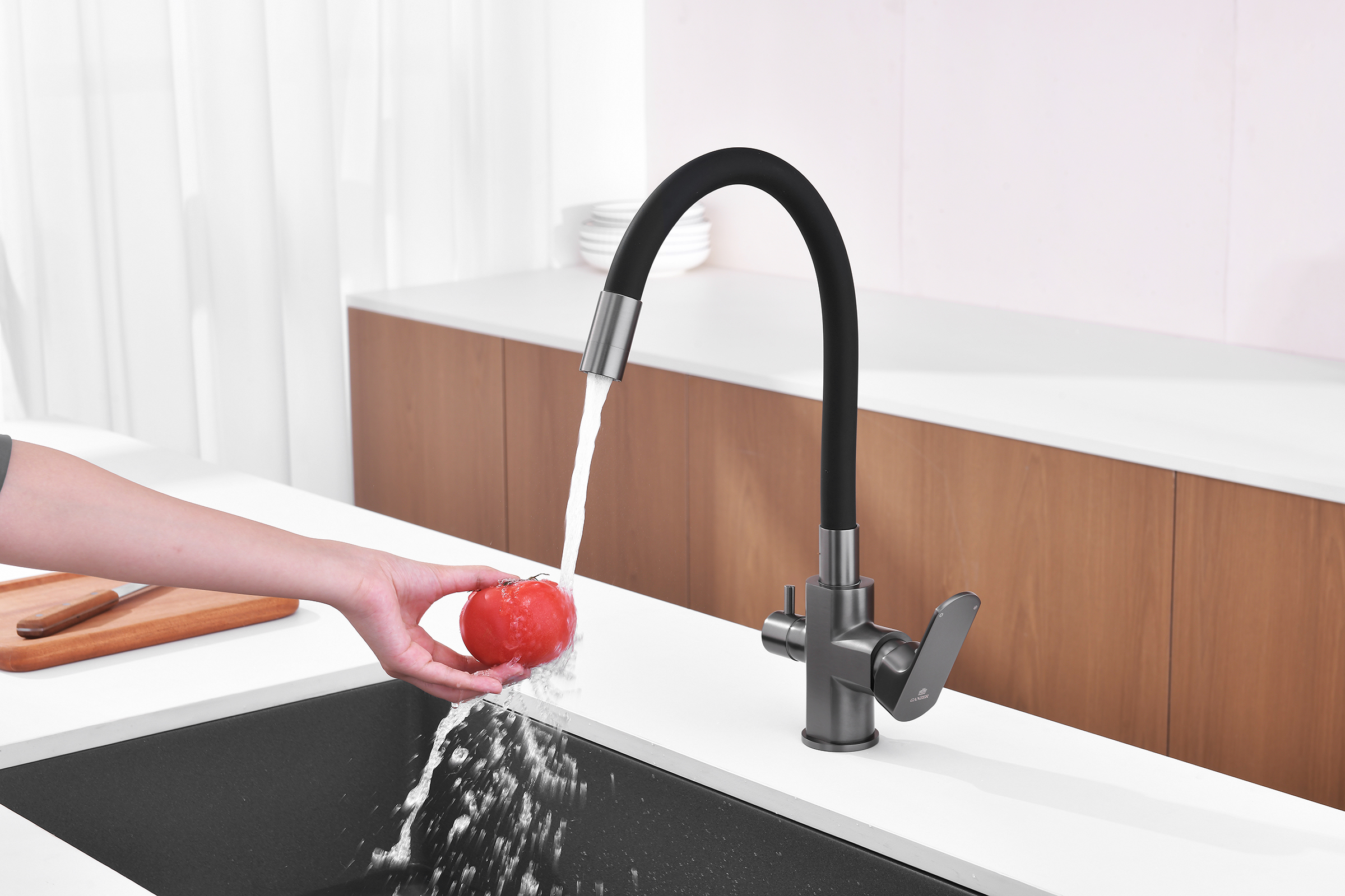 06127-Q Смеситель для кухни с гиб. изл. и под. фильтра (ГРАФИТ) GANZER (10/1шт)