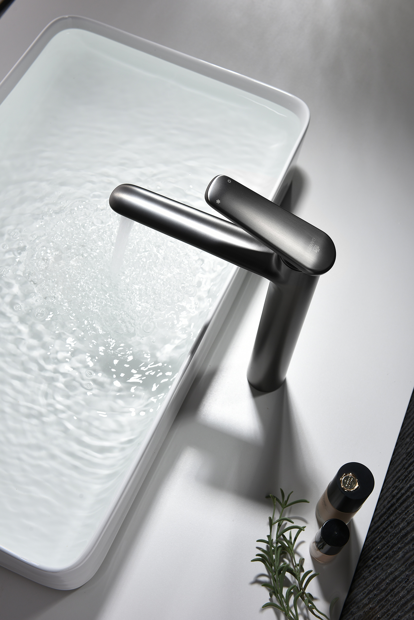 02112-Q Смеситель од. для раковины-чаши (ГРАФИТ) GANZER (10/1шт)