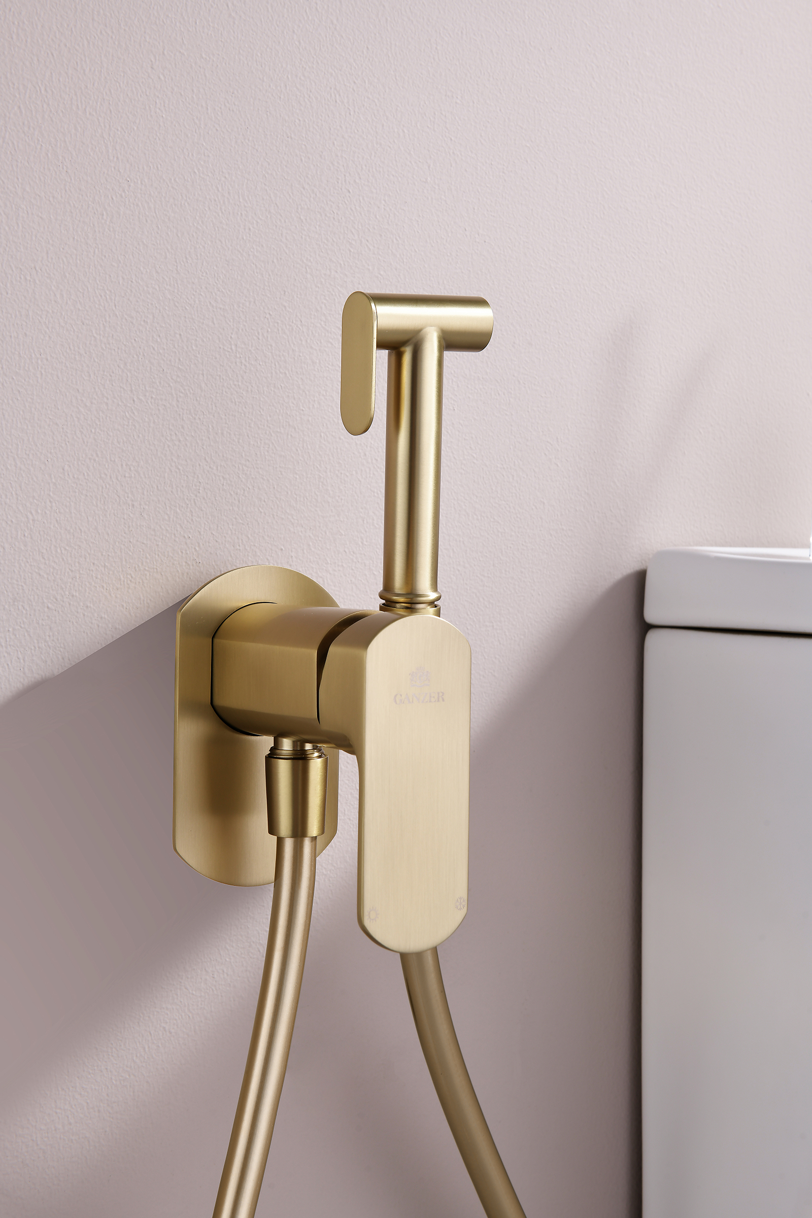 06157-S Смеситель встраиваемый с ГИГ. душем (Мат. Золото) GANZER (10/1шт)