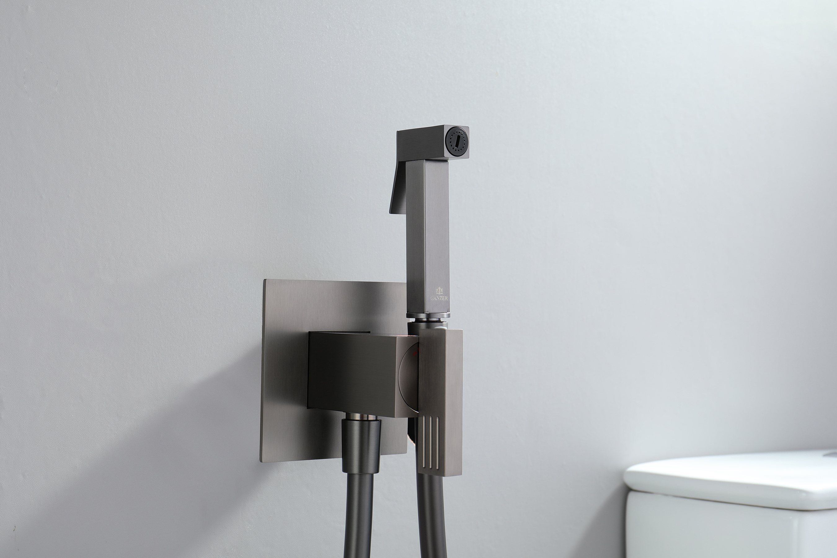 01157-Q Смеситель встраиваемый с ГИГ. душом (ГРАФИТ) GANZER (10/1шт)