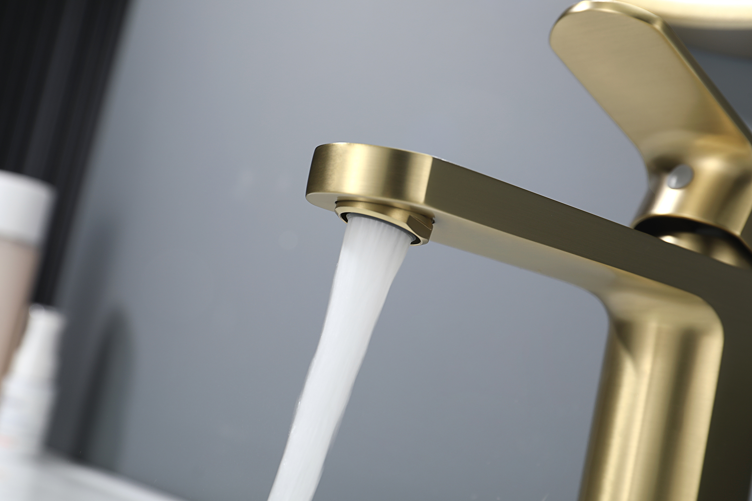 06111-S Смеситель од. для раковины (Мат. Золото) GANZER (10/1шт)