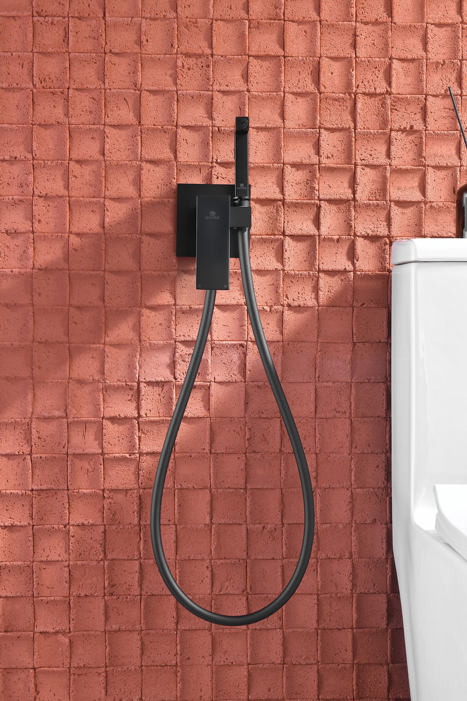 44157-C Смеситель встраиваемый с ГИГ. душем (ЧЕРНЫЙ) GANZER (10/1шт)