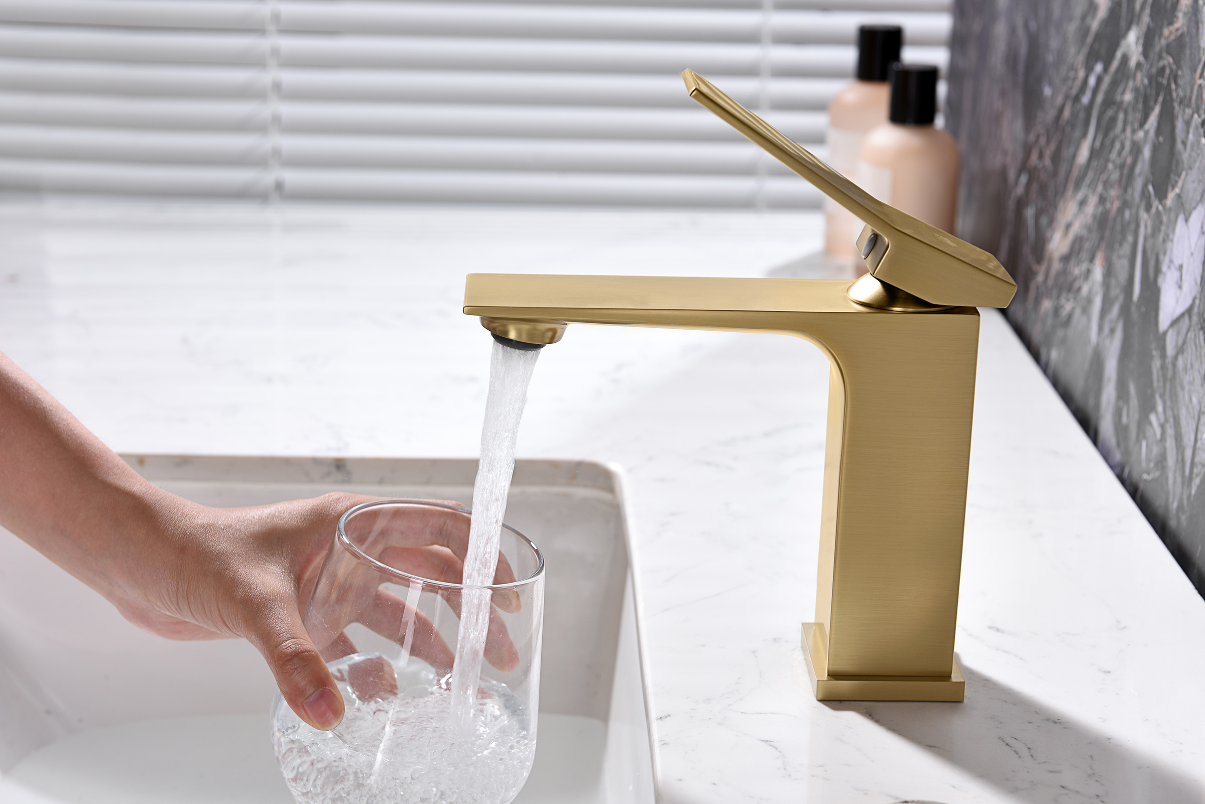 05111-S Смеситель од. для раковины (Мат. Золото) GANZER (10/1шт)