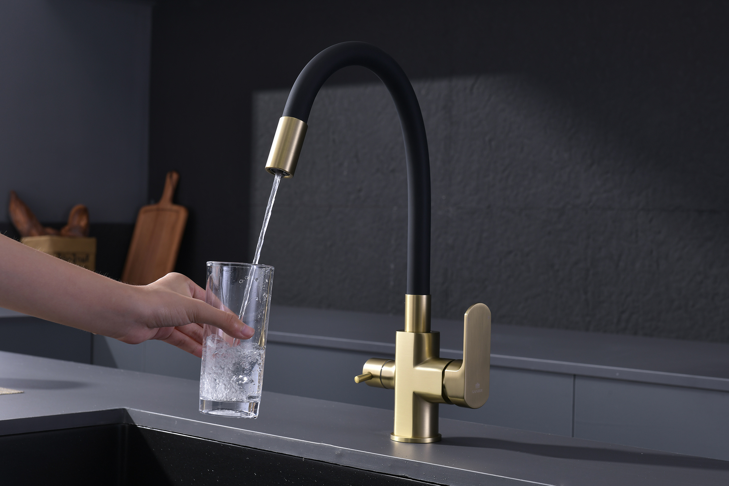 06127-S Смеситель для кухни с гиб. изл. и под. фильтра (Мат. Золото) GANZER (10/1шт)