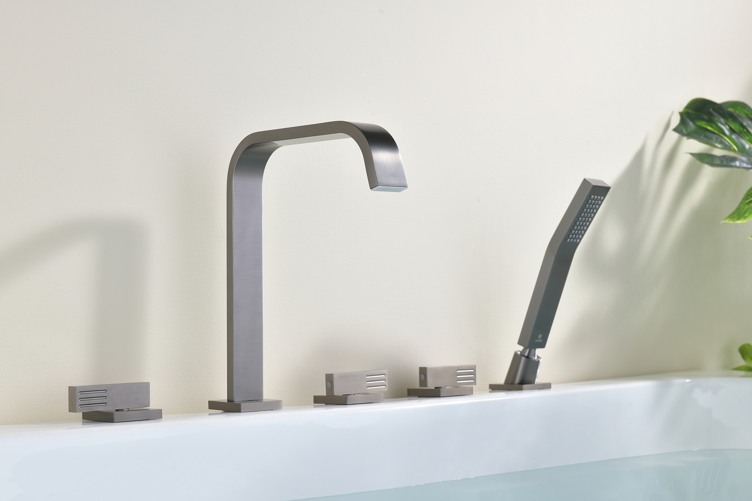 01133-Q Смеситель на борт ванны (5-отв,ГРАФИТ)  GANZER (10/1шт)