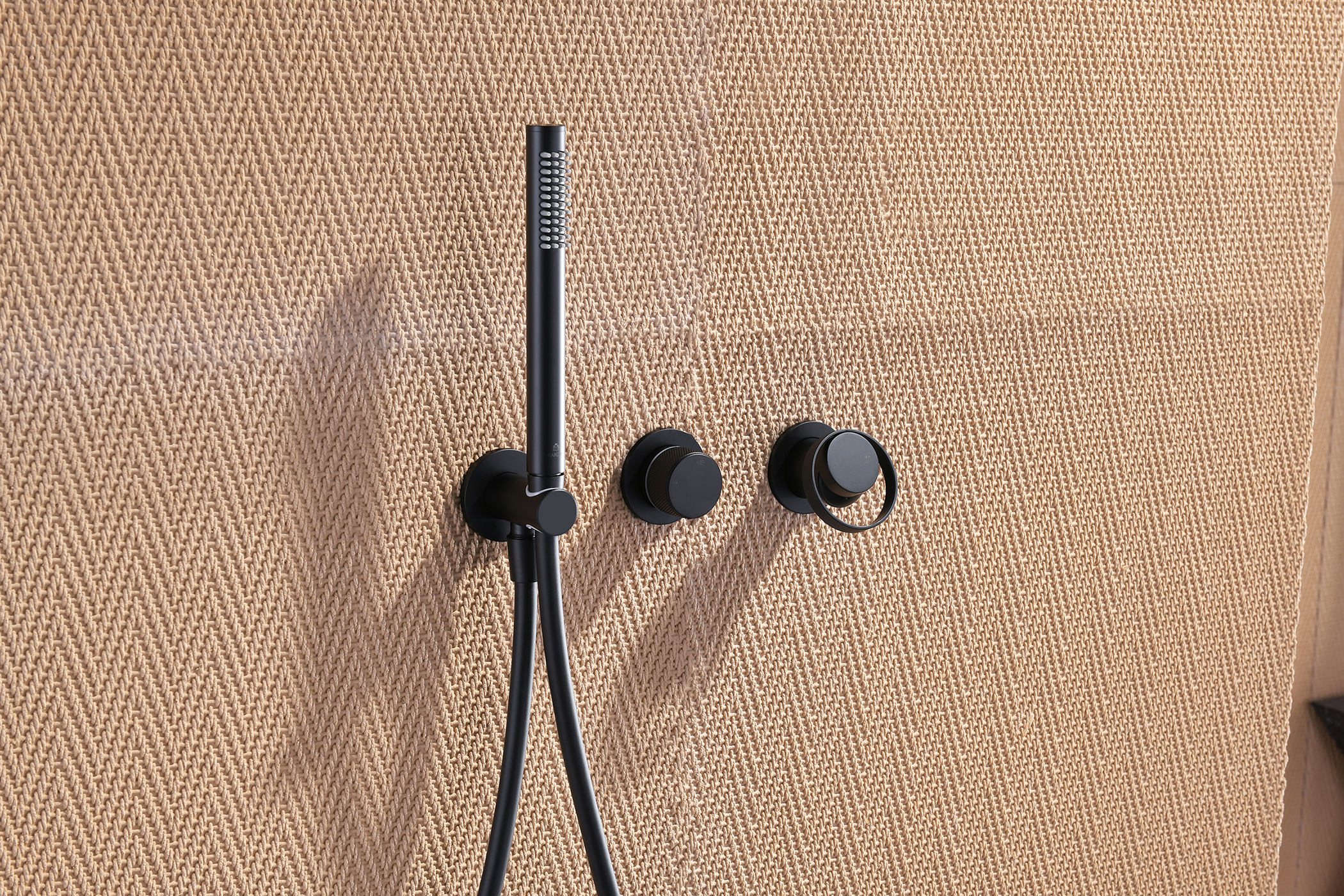 19164-C Встроенный смес для душа с 2-функ. (ЧЕРНЫЙ) GANZER  (6/1шт)