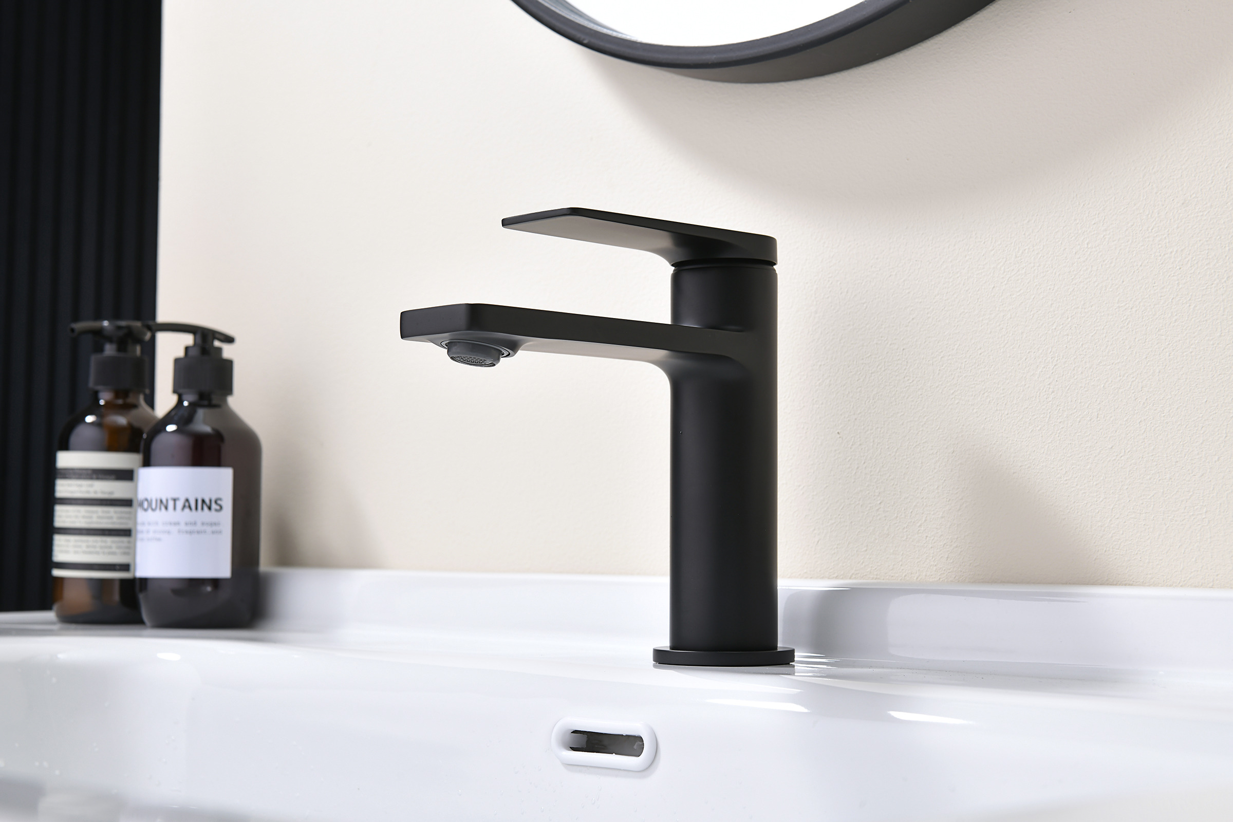 07111-C Смеситель од. для раковины (ЧЕРНЫЙ) GANZER (10/1шт)