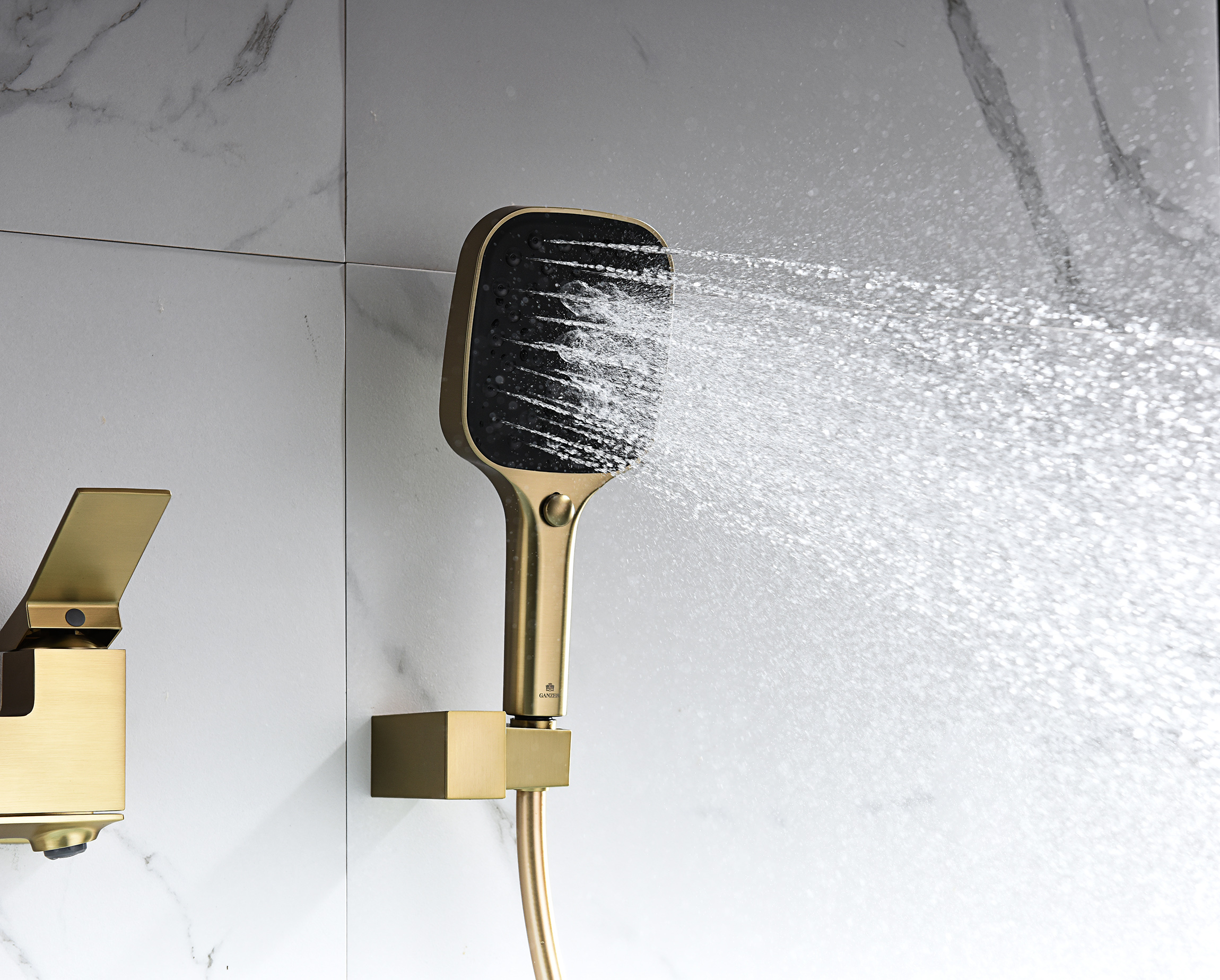 05132-S Смеситель од. для ванны кор. (Мат. Золото)  GANZER  (8/1шт)