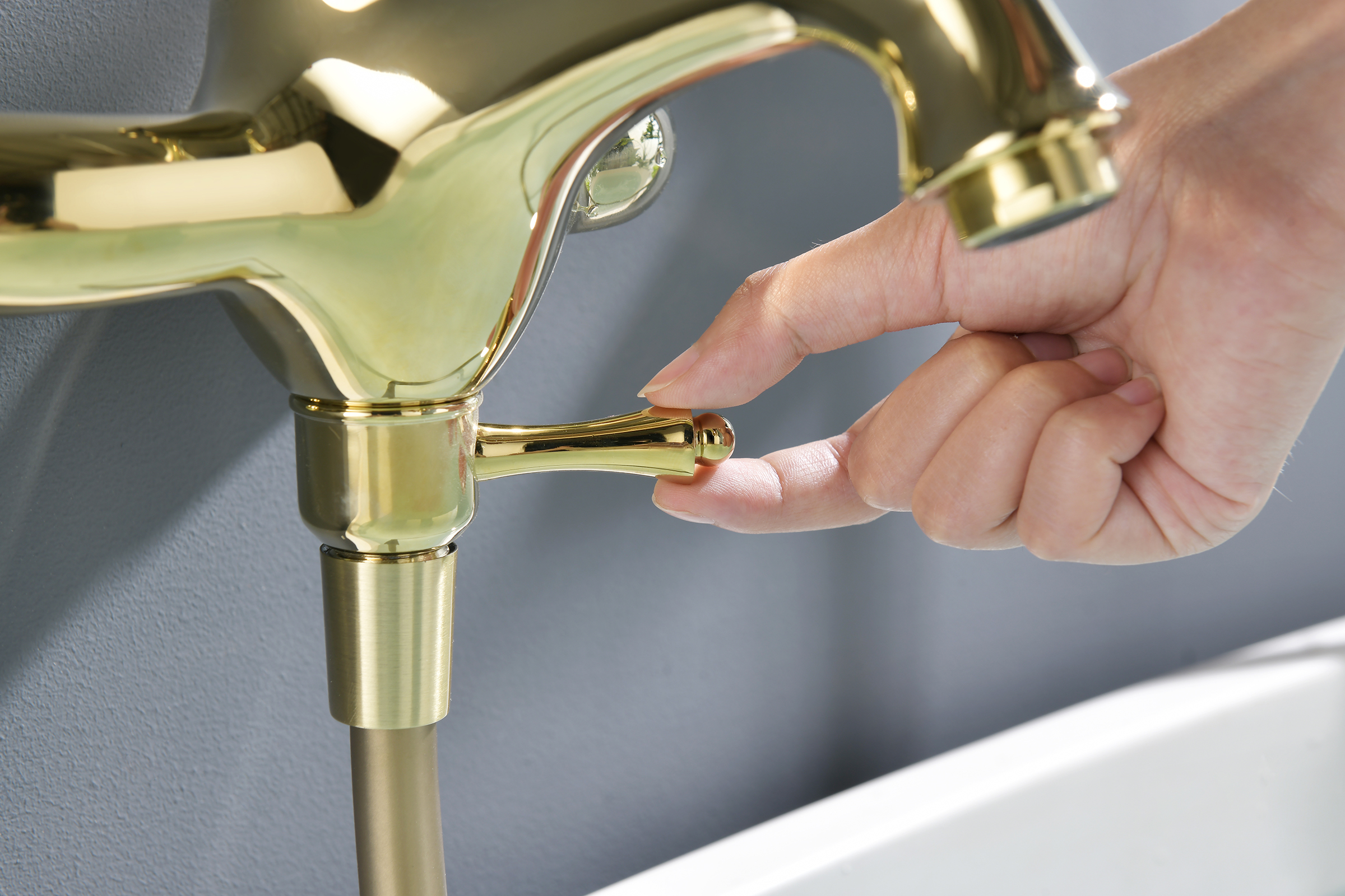 77031-E Смеситель однорыч для ванны  (ЗОЛОТ) GANZER  (8/1шт)