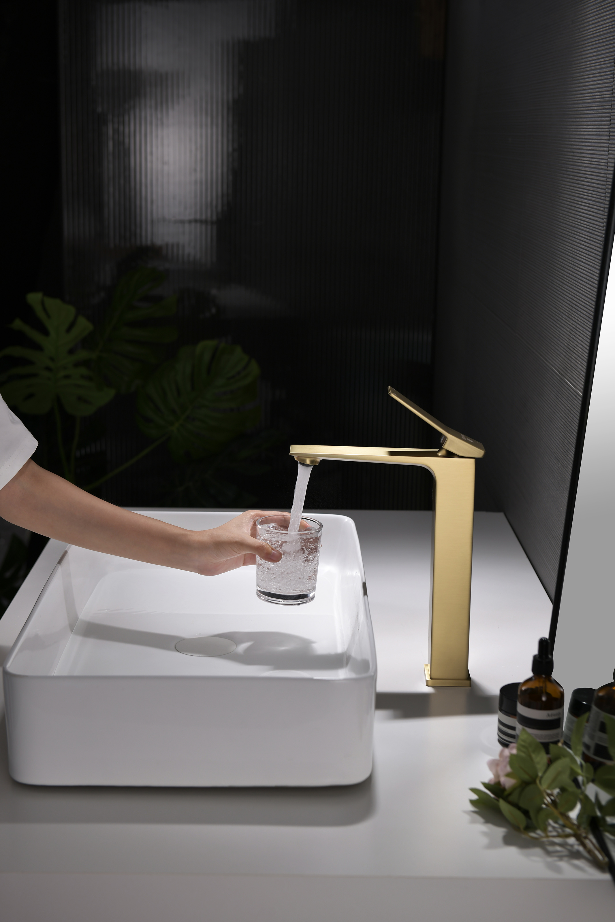 05112-S Смеситель од. для раковины-чаши (Мат. Золото) GANZER (10/1шт)