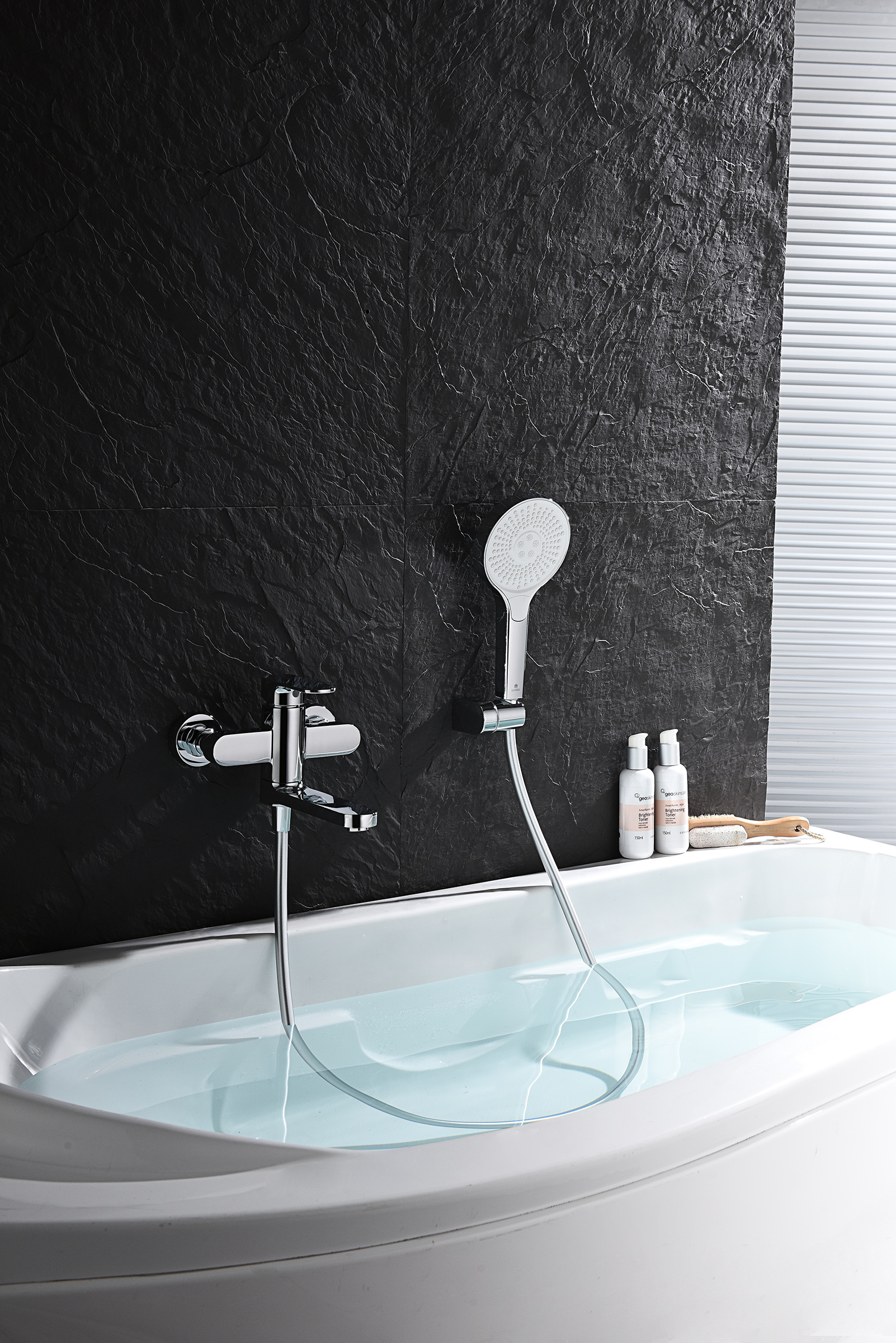 06132 Смеситель од. для ванны кор. (ХРОМ)  GANZER  (8/1шт)