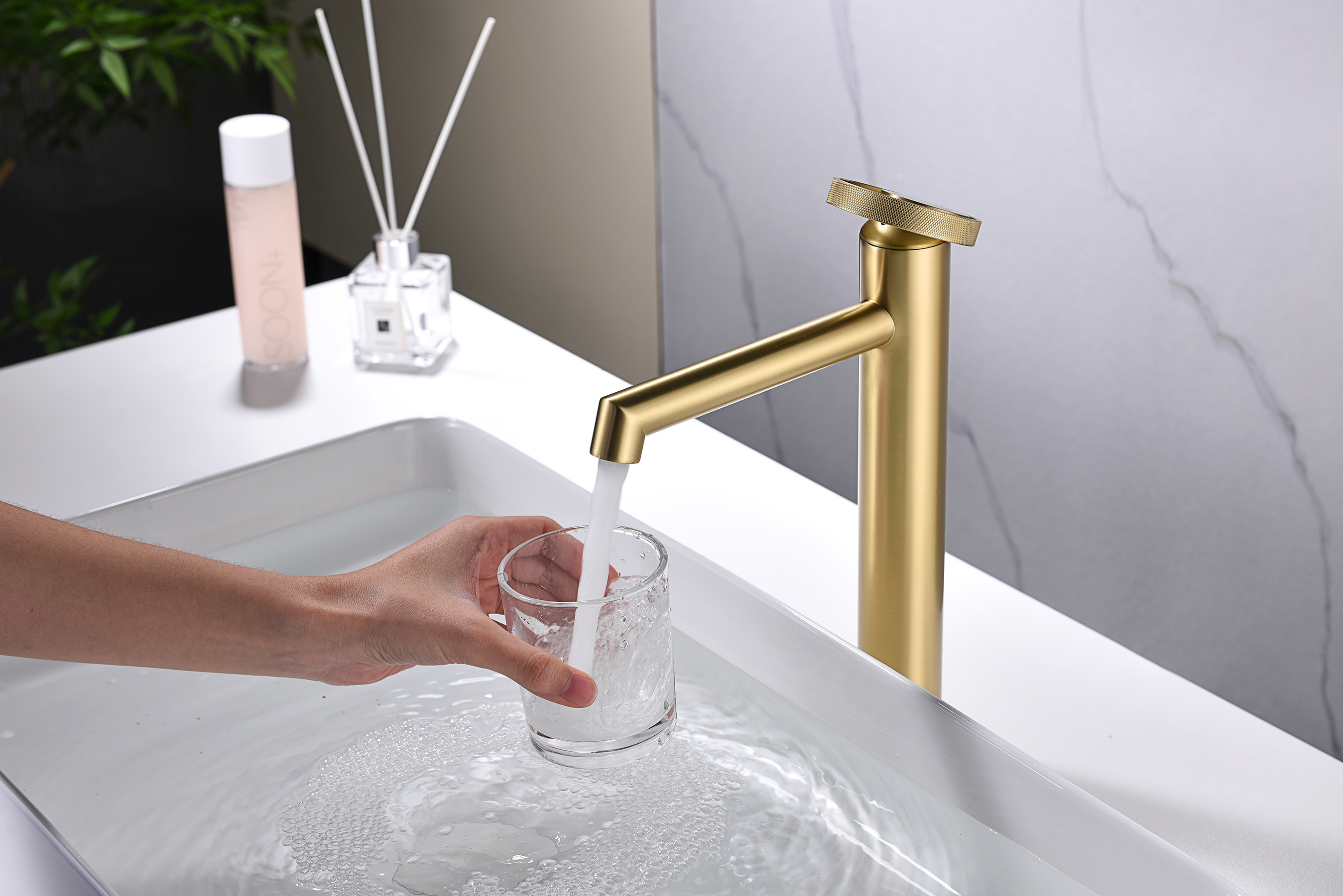 19112-S Смеситель од. для раковины-чаши (Мат. Золото) GANZER (10/1шт)