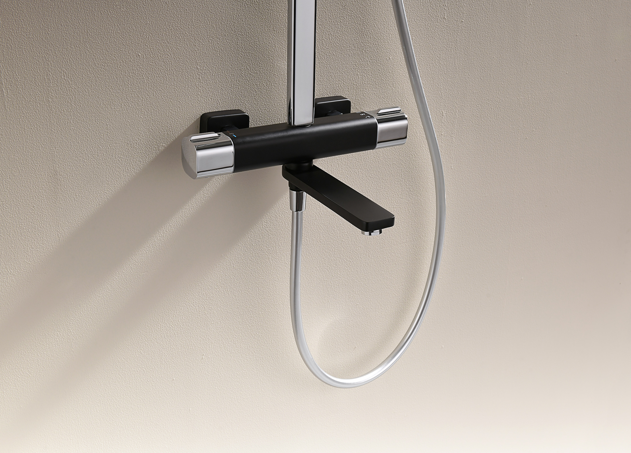 12071-C Душевая система с термостатом (ЧЕРНЫЙ) GANZER (5/1шт)