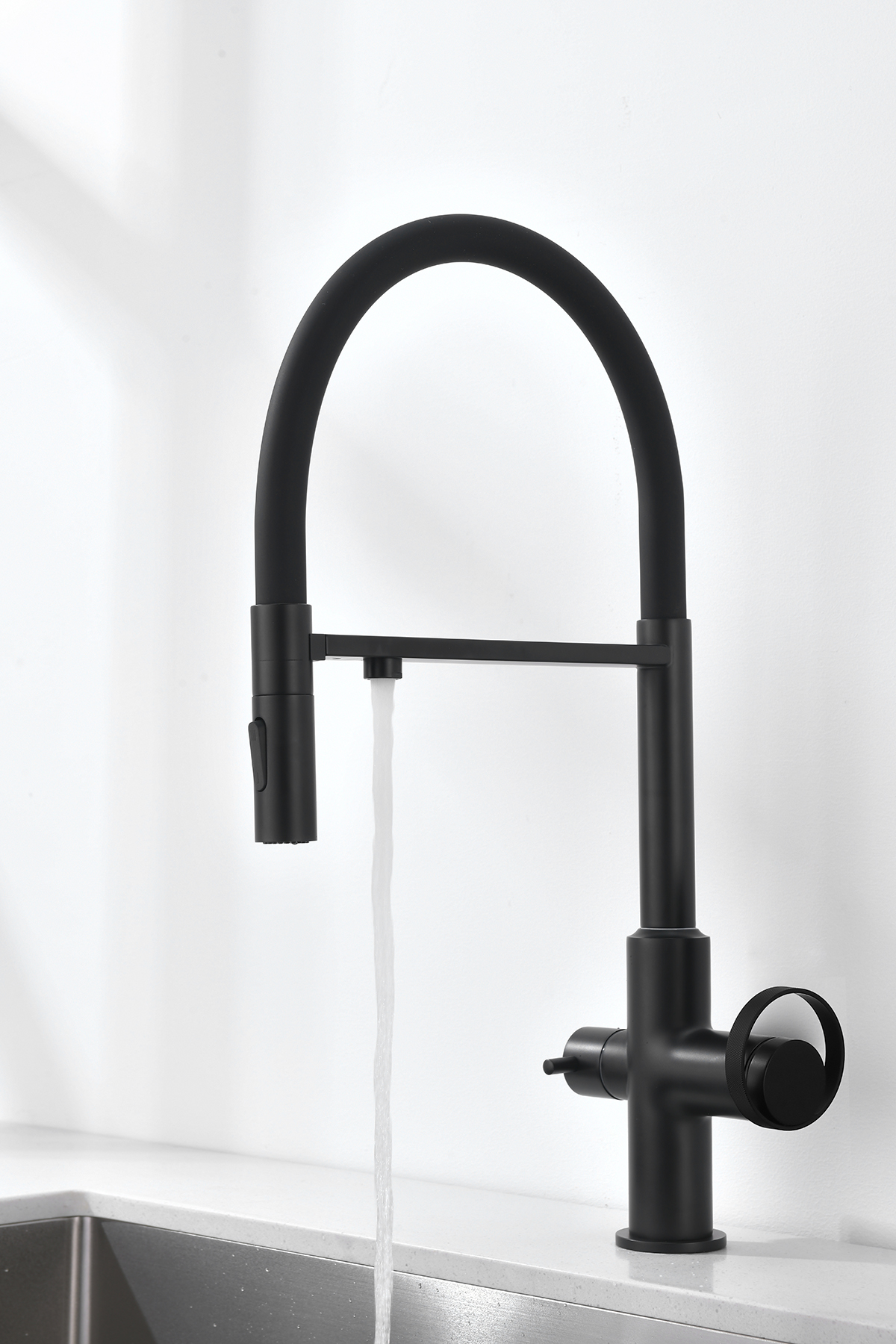 19127-C Смес. для кухни с гиб МАГ. изл. и под. фильт. (ЧЕР.+ЧЕР.) GANZER (10/1шт)