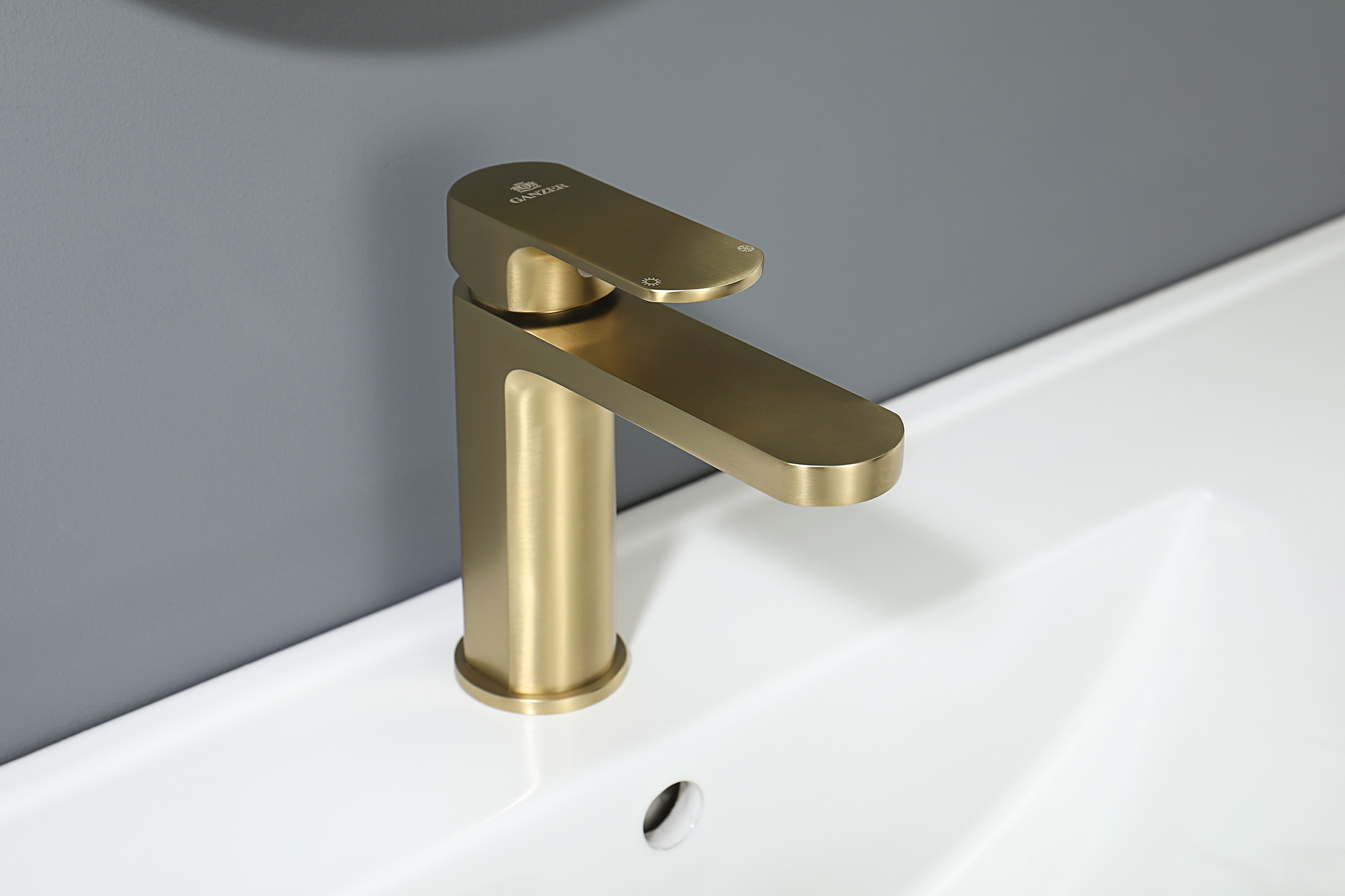 06111-S Смеситель од. для раковины (Мат. Золото) GANZER (10/1шт)