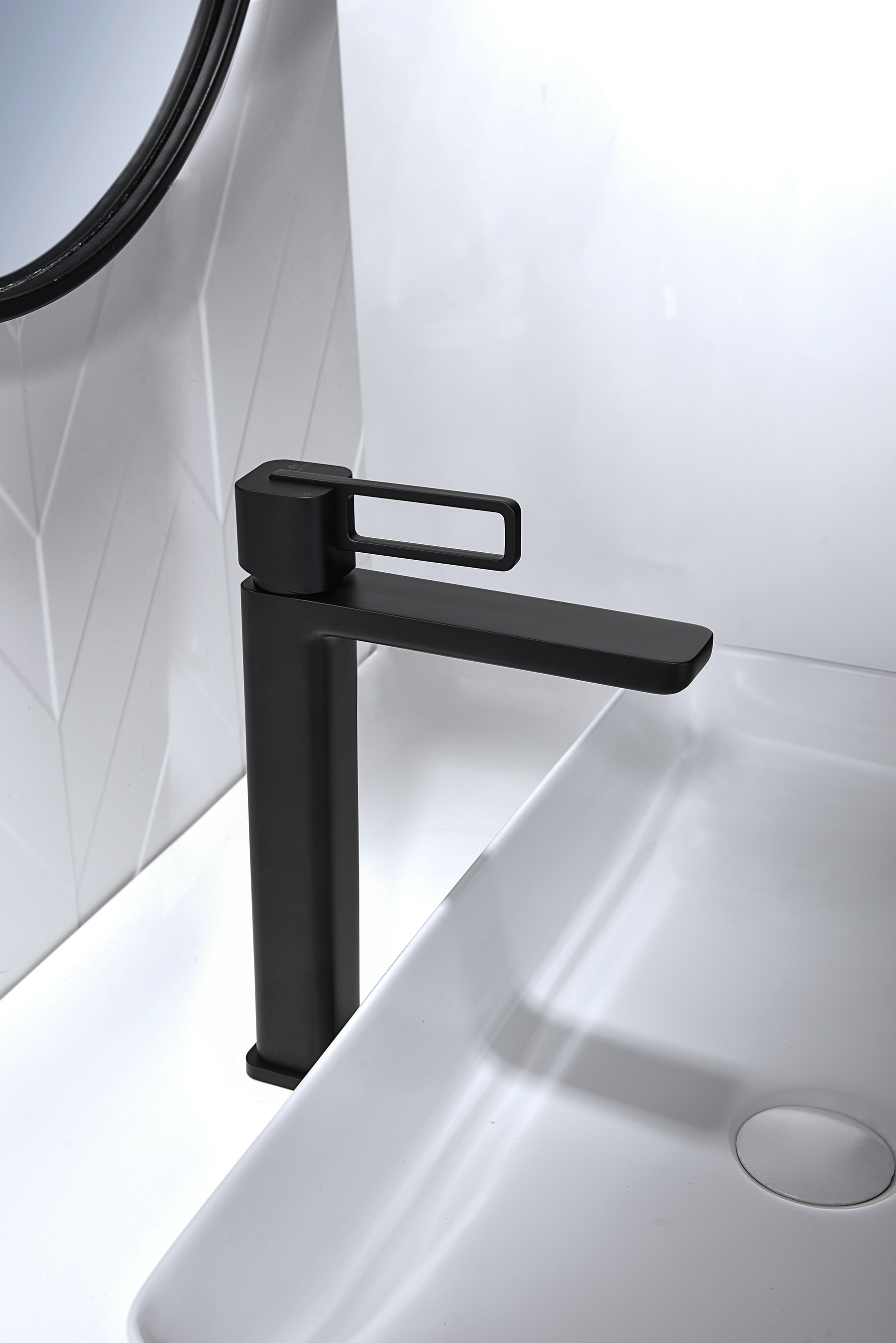 12112-C Смеситель од. для раковины-чаши (ЧЕРНЫЙ) GANZER (10/1шт)