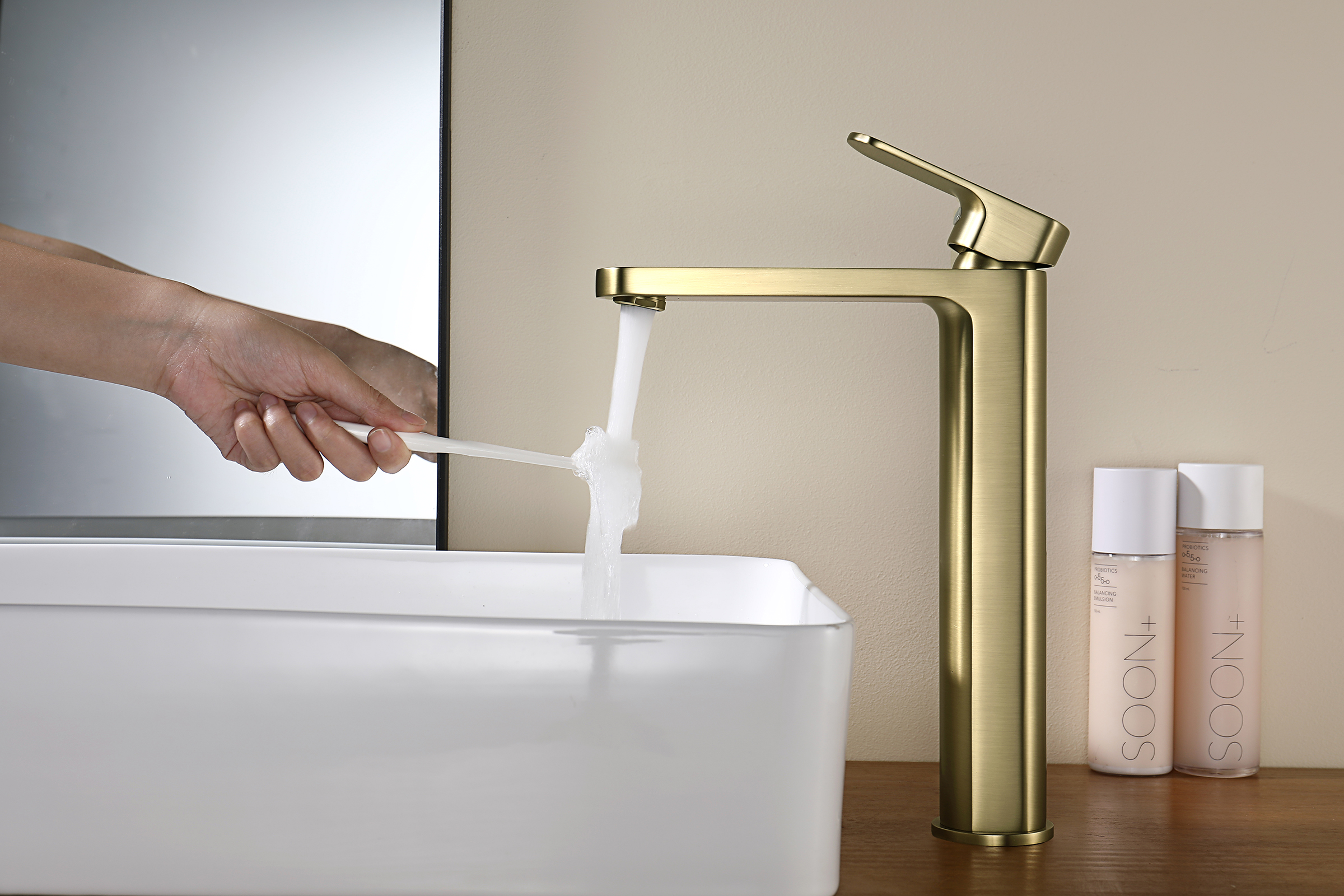 06112-S Смеситель од. для раковины-чаши (Мат. Золото) GANZER (10/1шт)