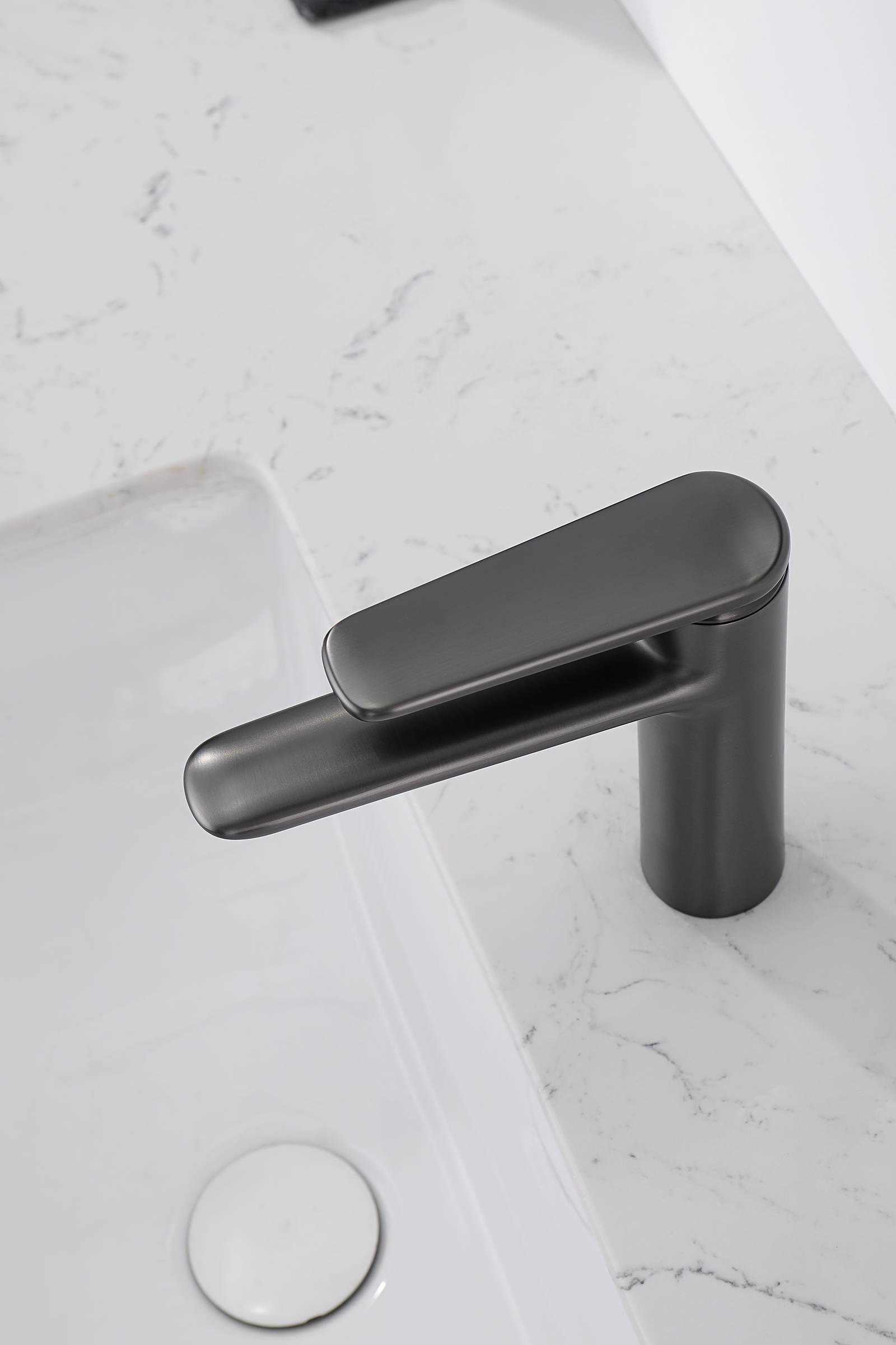 02111-Q Смеситель од. для раковины (ГРАФИТ) GANZER (10/1шт)