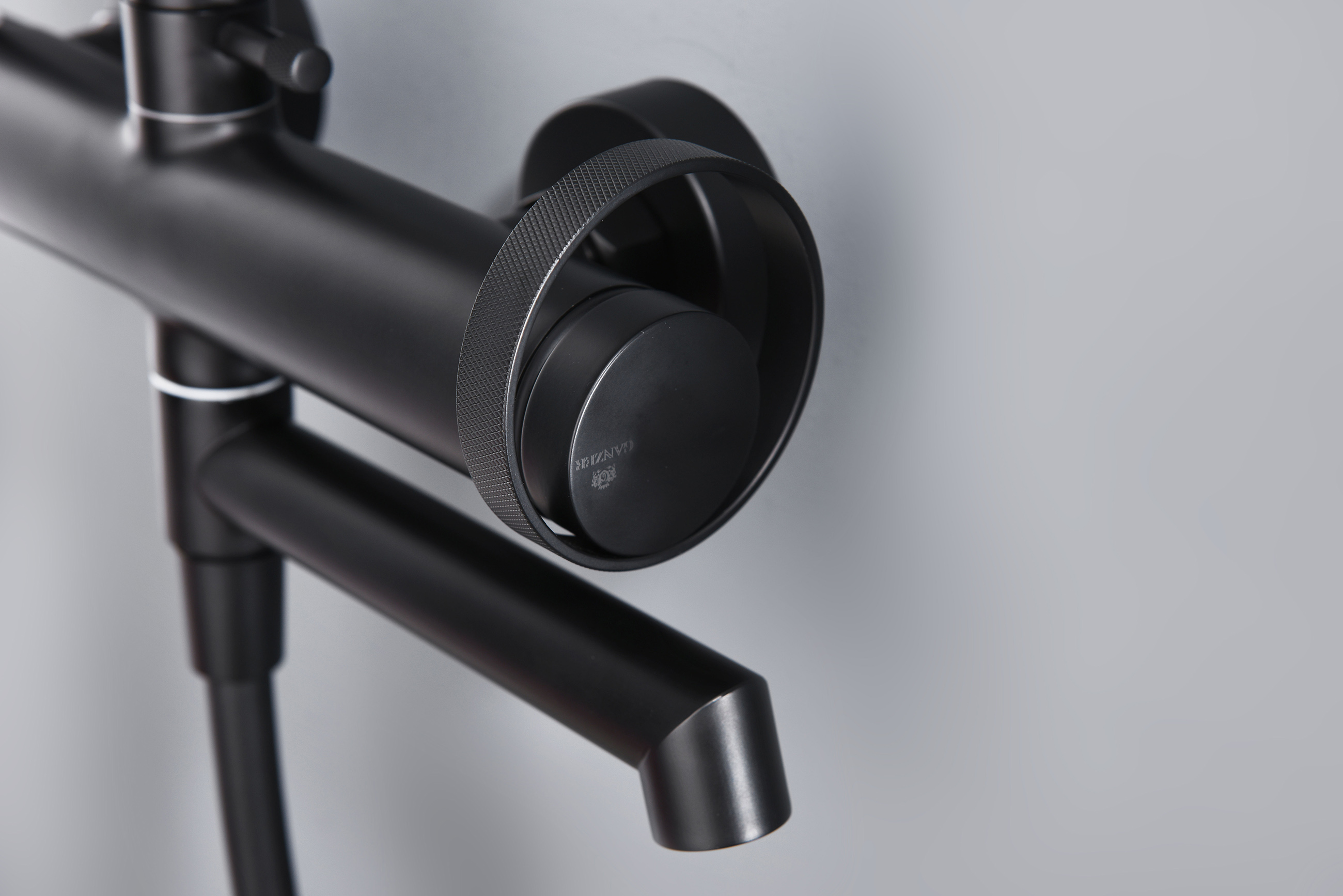 19162-C Душевая система (ЧЕРНЫЙ) GANZER (5/1шт)