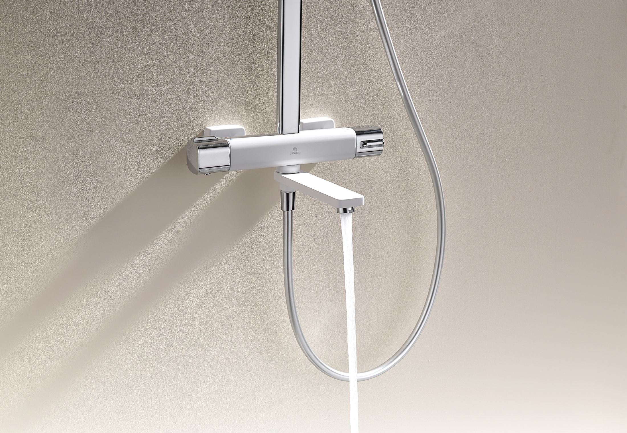 12071-F Душевая система с термостатом (БЕЛЫЙ) GANZER (5/1шт)