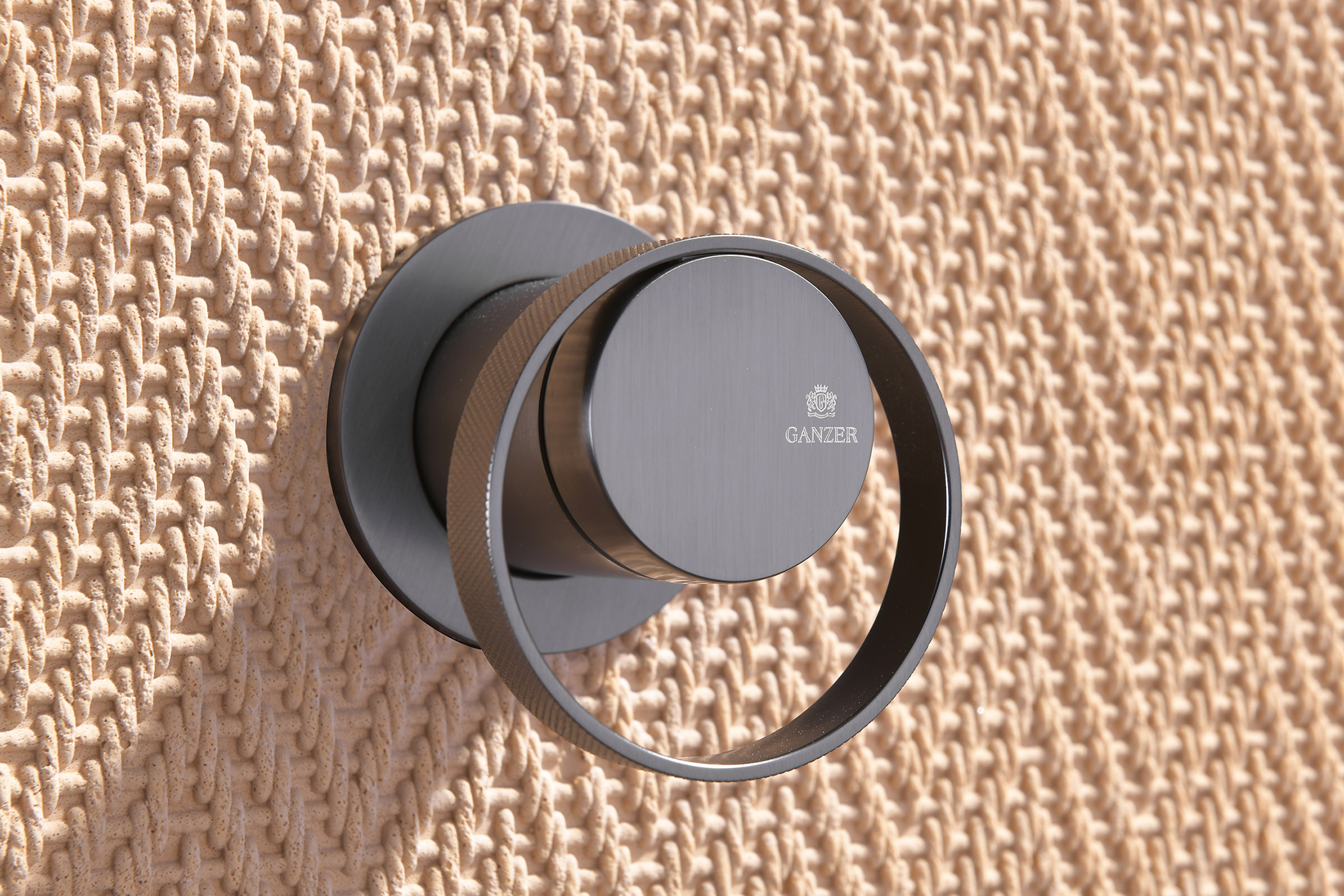 19164-Q Встроенный смес для душа с 2-функ. (ГРАФИТ) GANZER  (6/1шт)