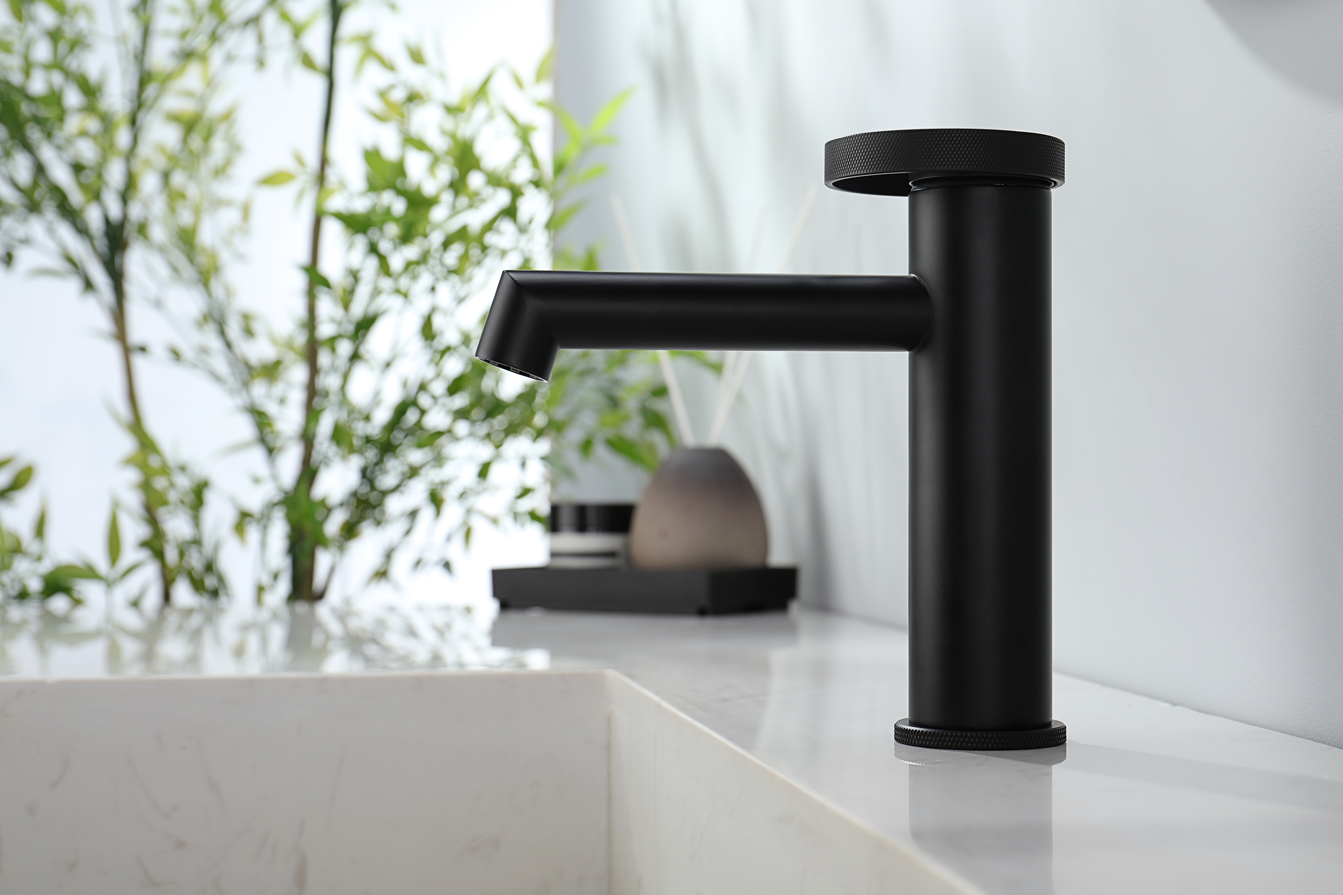 19111-C Смеситель од. для раковины (ЧЕРНЫЙ) GANZER (10/1шт)