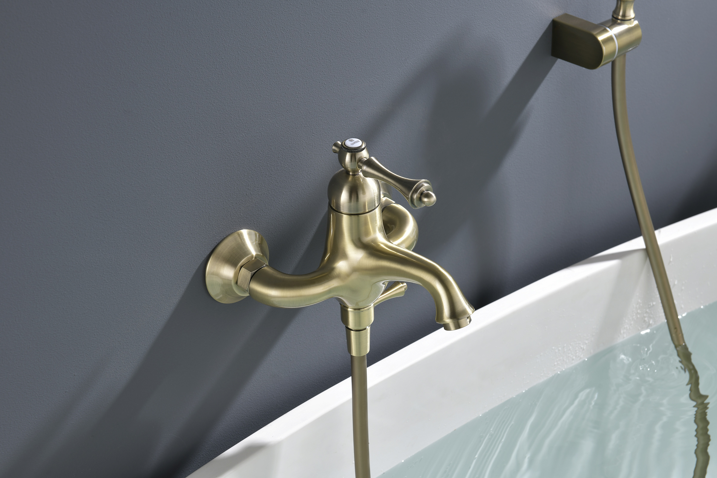 77131-D Смеситель од. для ванны кор. (БРОНЗА)  GANZER  (8/1шт)