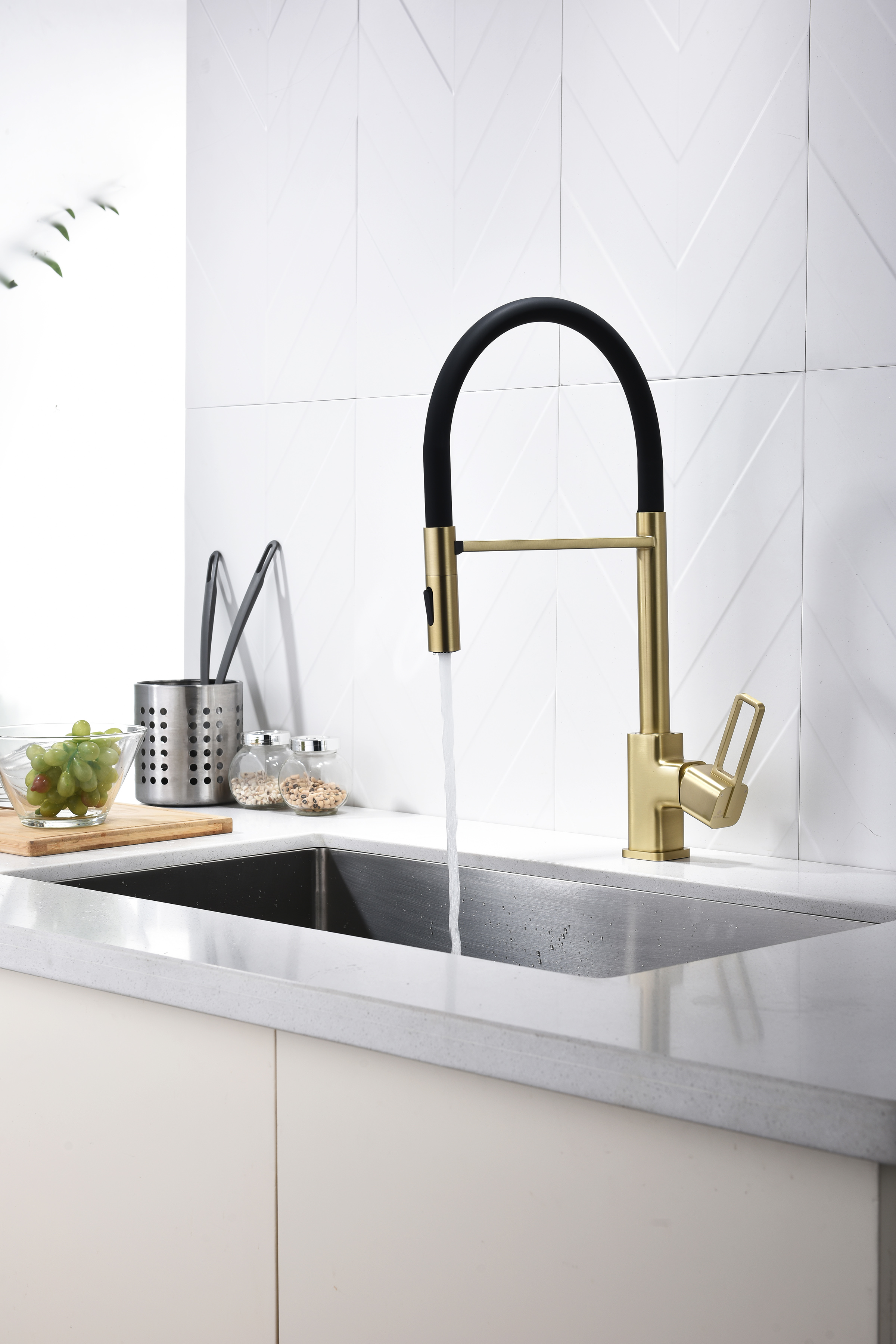 12127-SC Смеситель для кухни с гиб. МАГНИТ. изливом (Мат. Золото+ЧЕР.) GANZER (10/1шт)