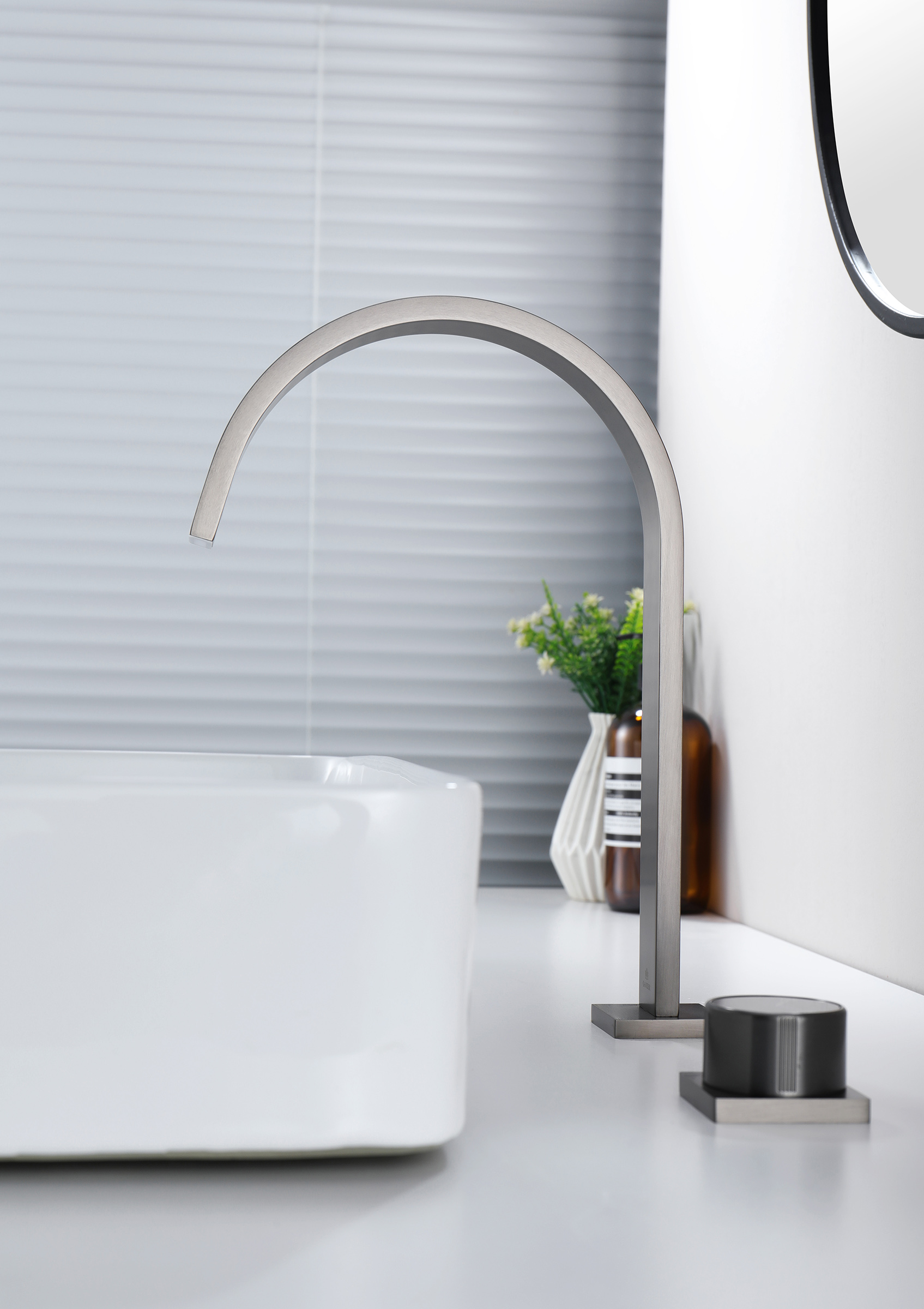 01112-Q Смеситель на борт раковины (2-отв,ГРАФИТ)  GANZER (10/1шт)