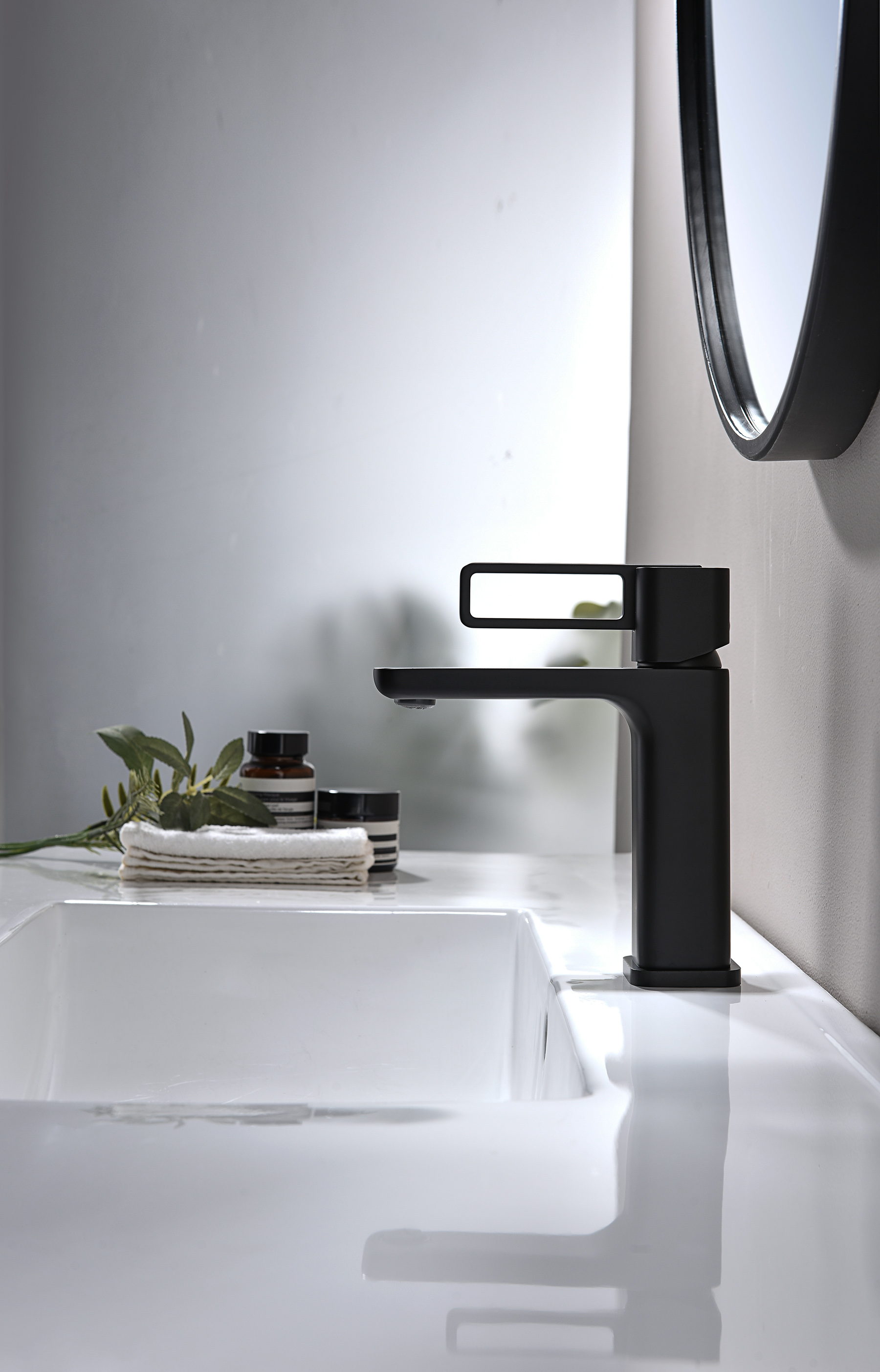 12111-C Смеситель од. для раковины (ЧЕРНЫЙ) GANZER (10/1шт)