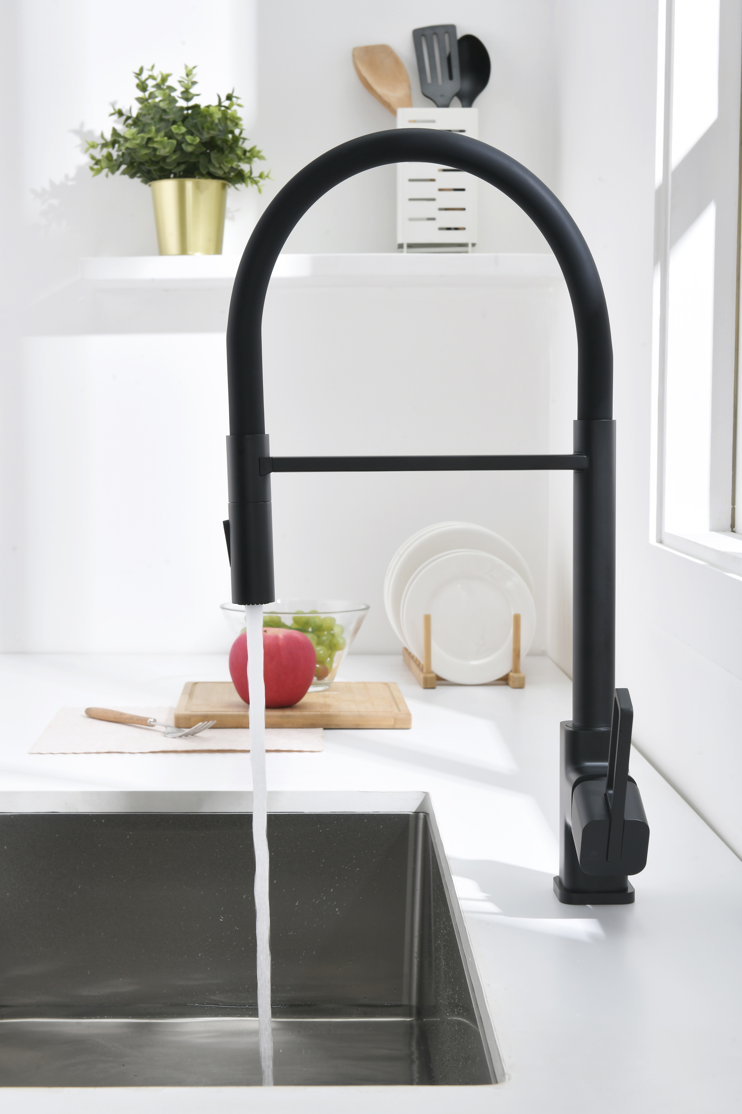 12127-C Смеситель для кухни с гиб. МАГНИТ. изливом (ЧЕР.+ЧЕР.) GANZER (10/1шт)