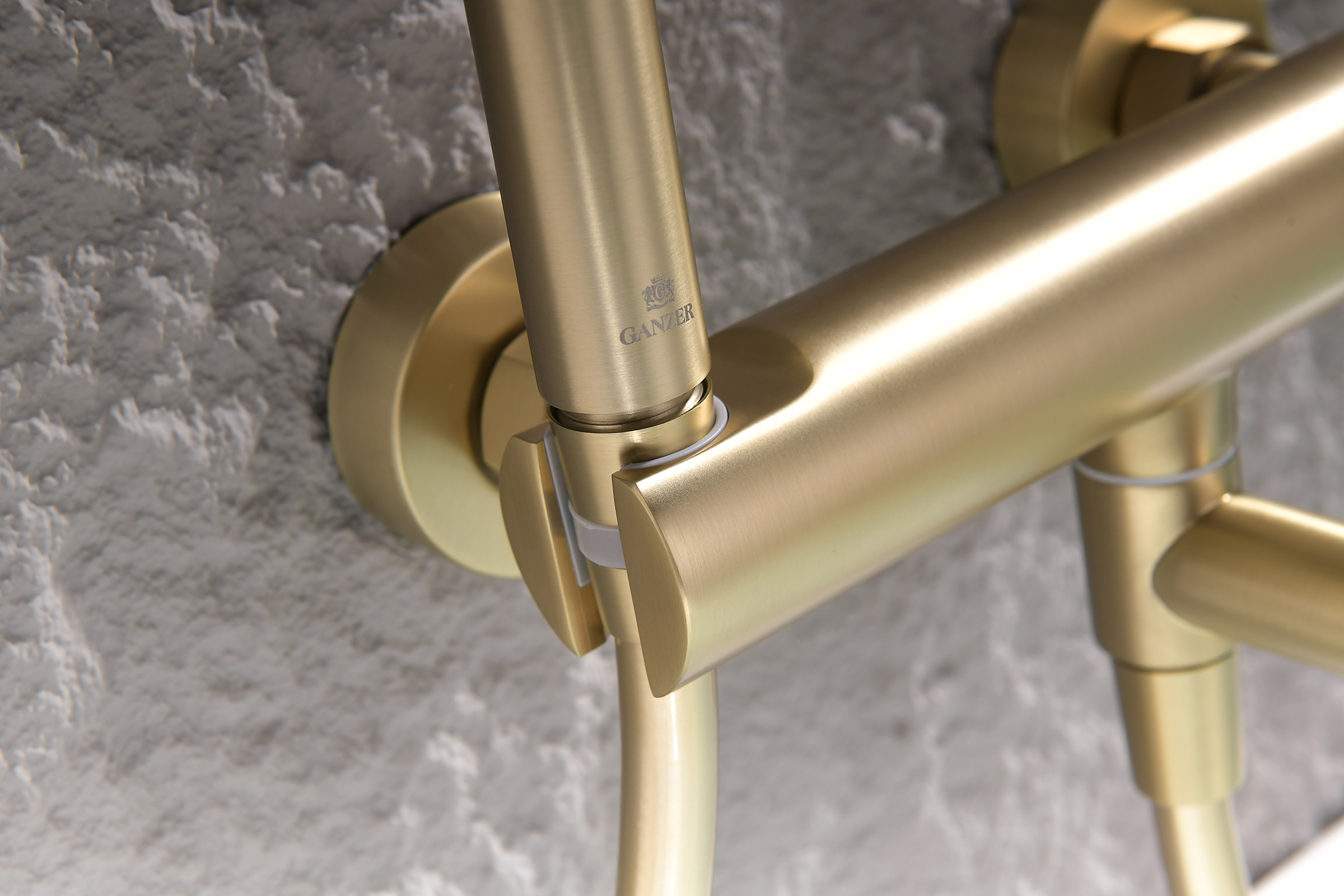 19132-S Смеситель од. для ванны кор. (Мат. Золото)  GANZER  (8/1шт)