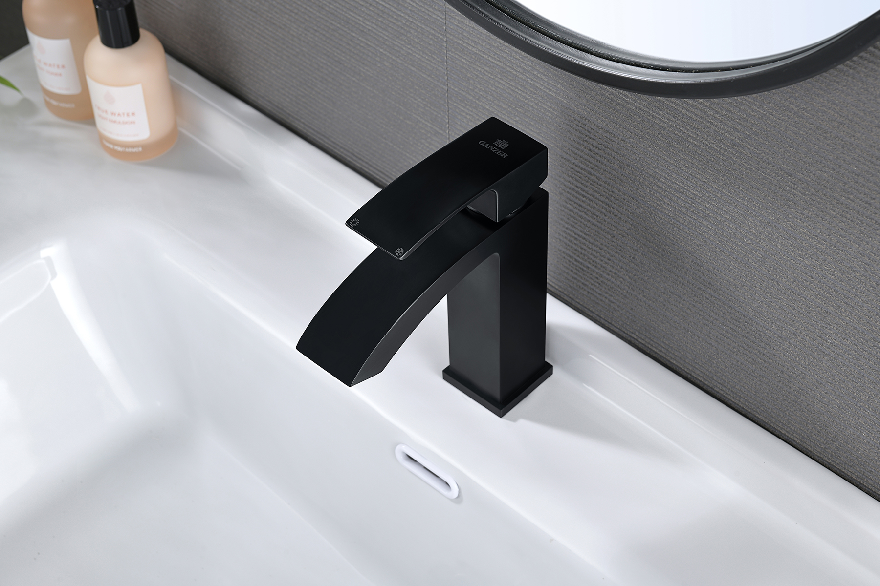 44111-C Смеситель од. для раковины (ЧЕРНЫЙ) GANZER (10/1шт)