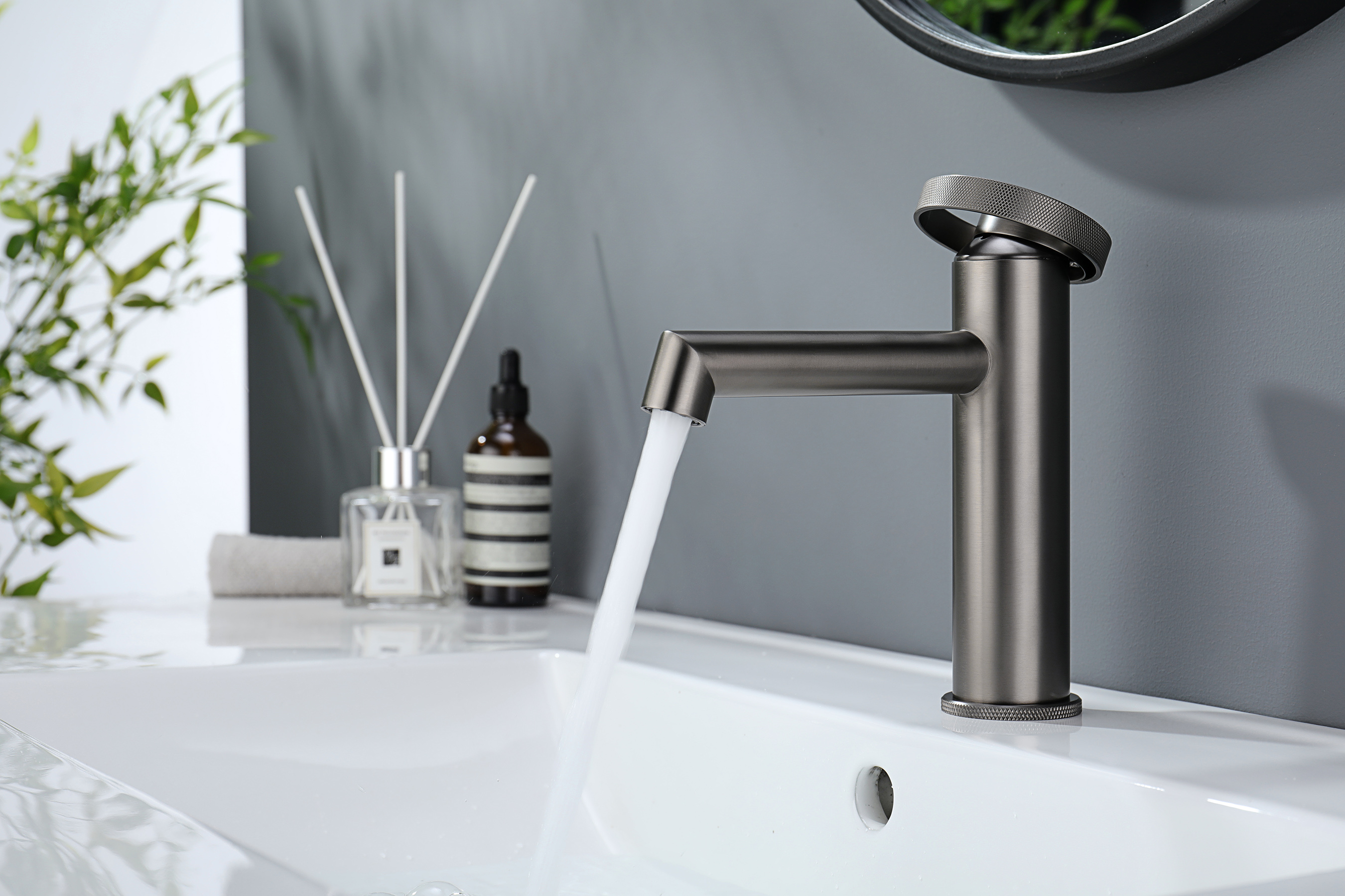 19111-Q Смеситель од. для раковины (ГРАФИТ) GANZER (10/1шт)