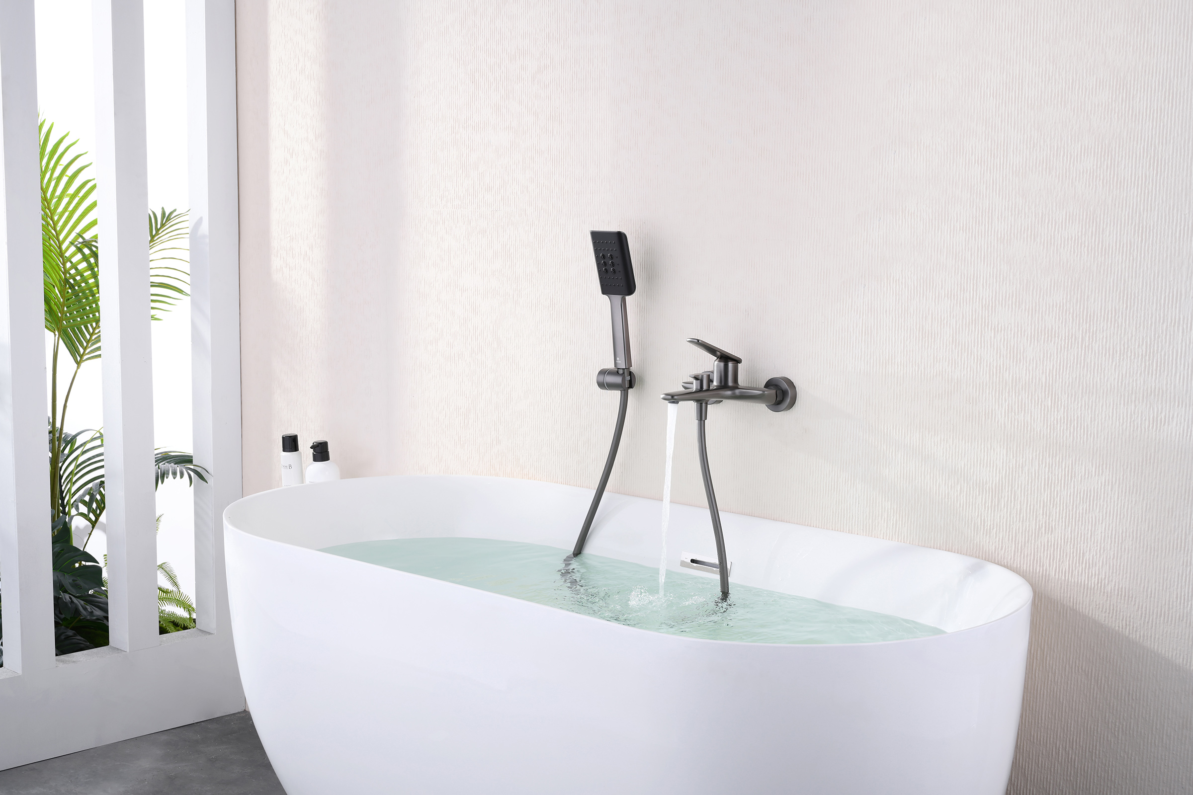 02131-Q Смеситель од. для ванны кор. (ГРАФИТ)  GANZER  (8/1шт)