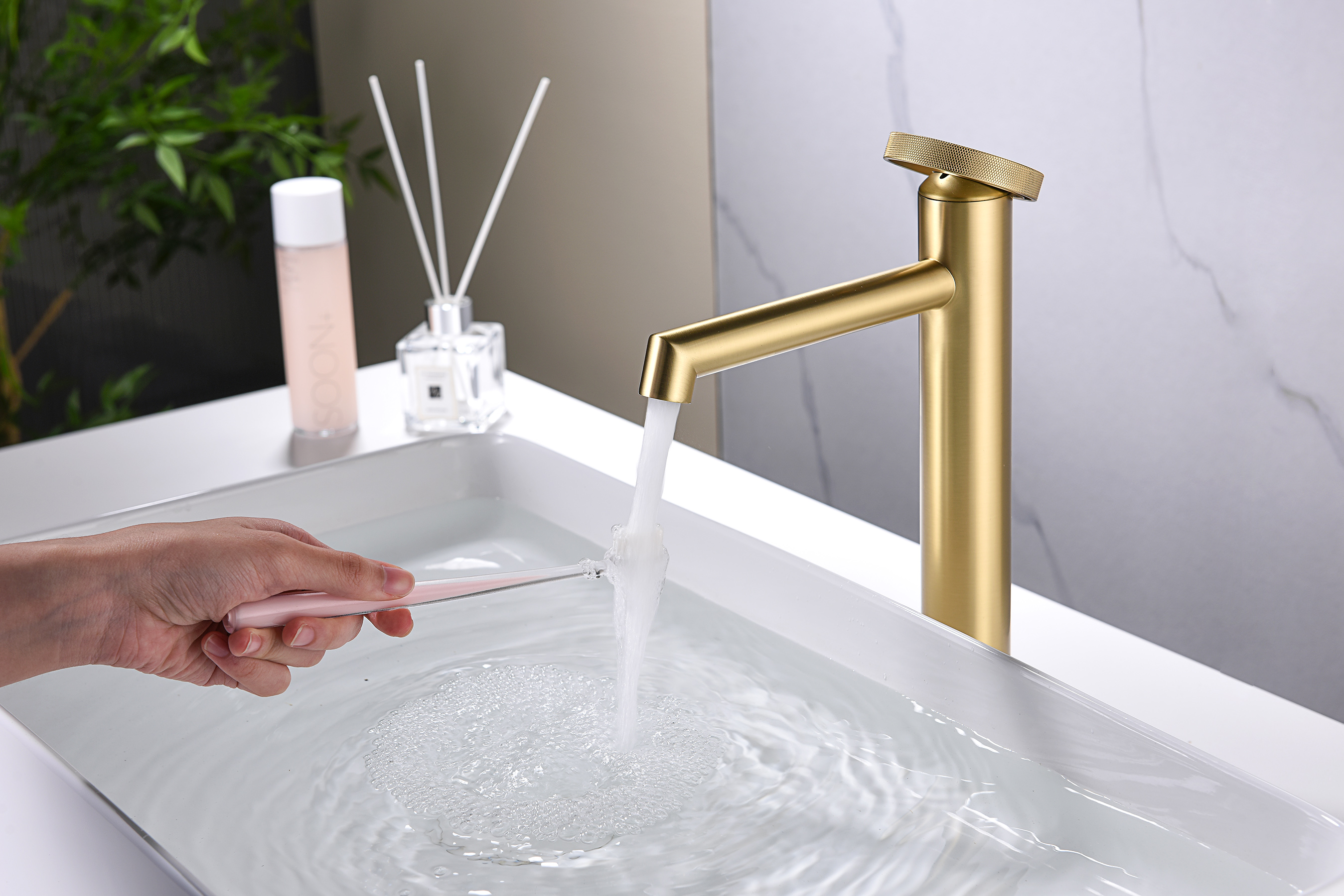 19112-S Смеситель од. для раковины-чаши (Мат. Золото) GANZER (10/1шт)